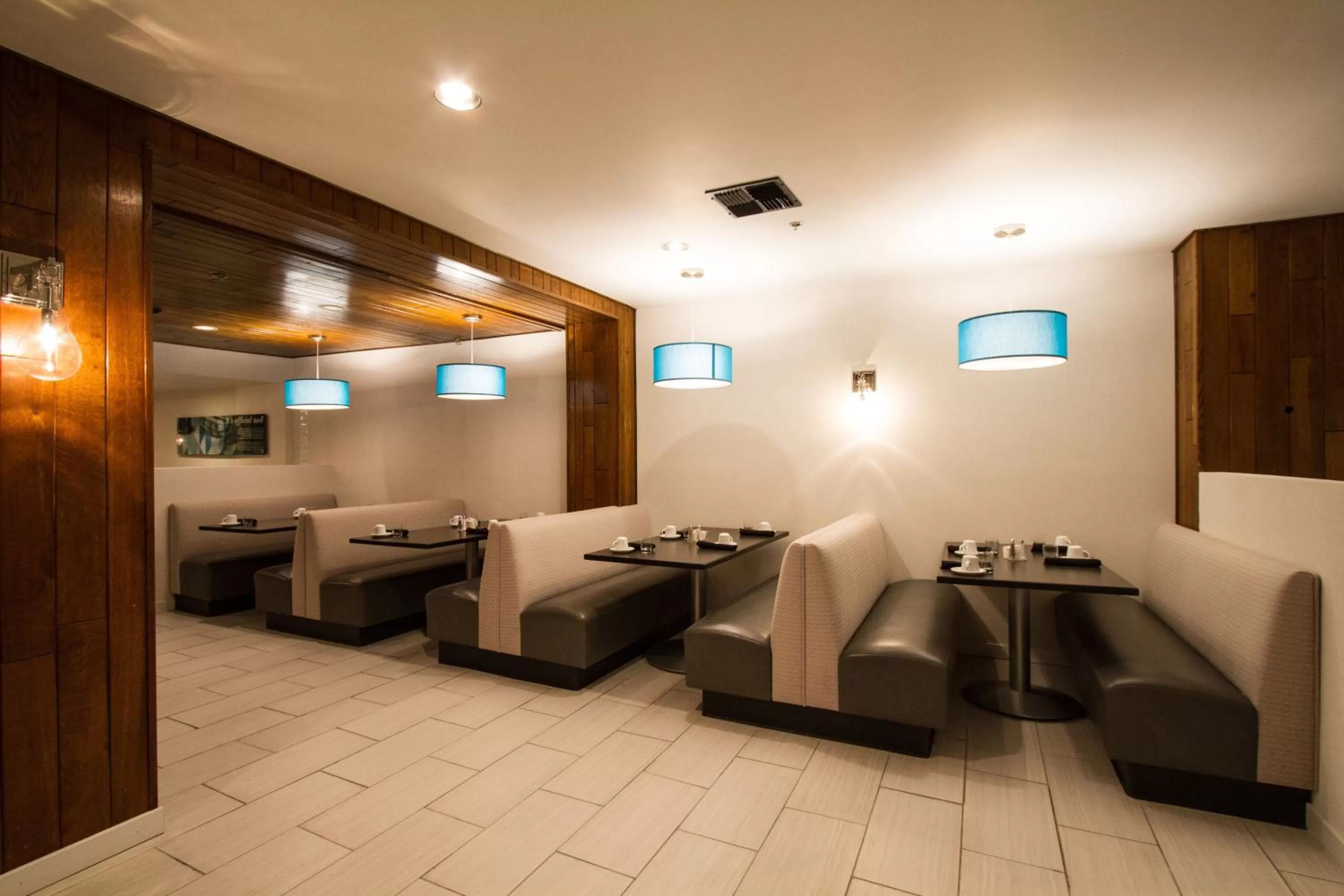 Restaurant/places to eat in Holiday Inn Victorville by IHG