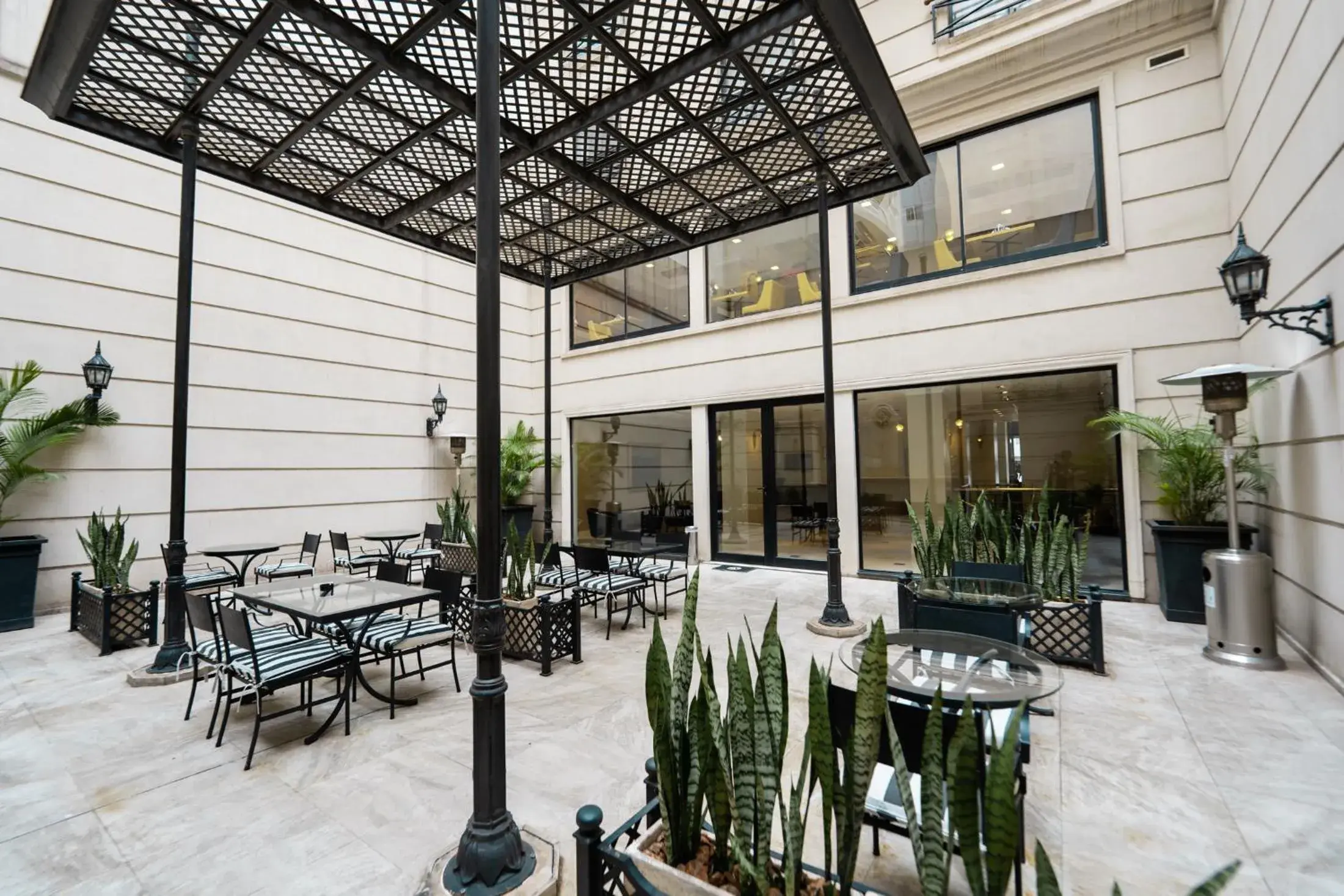 Property building, Restaurant/Places to Eat in Amérian Executive Córdoba Hotel