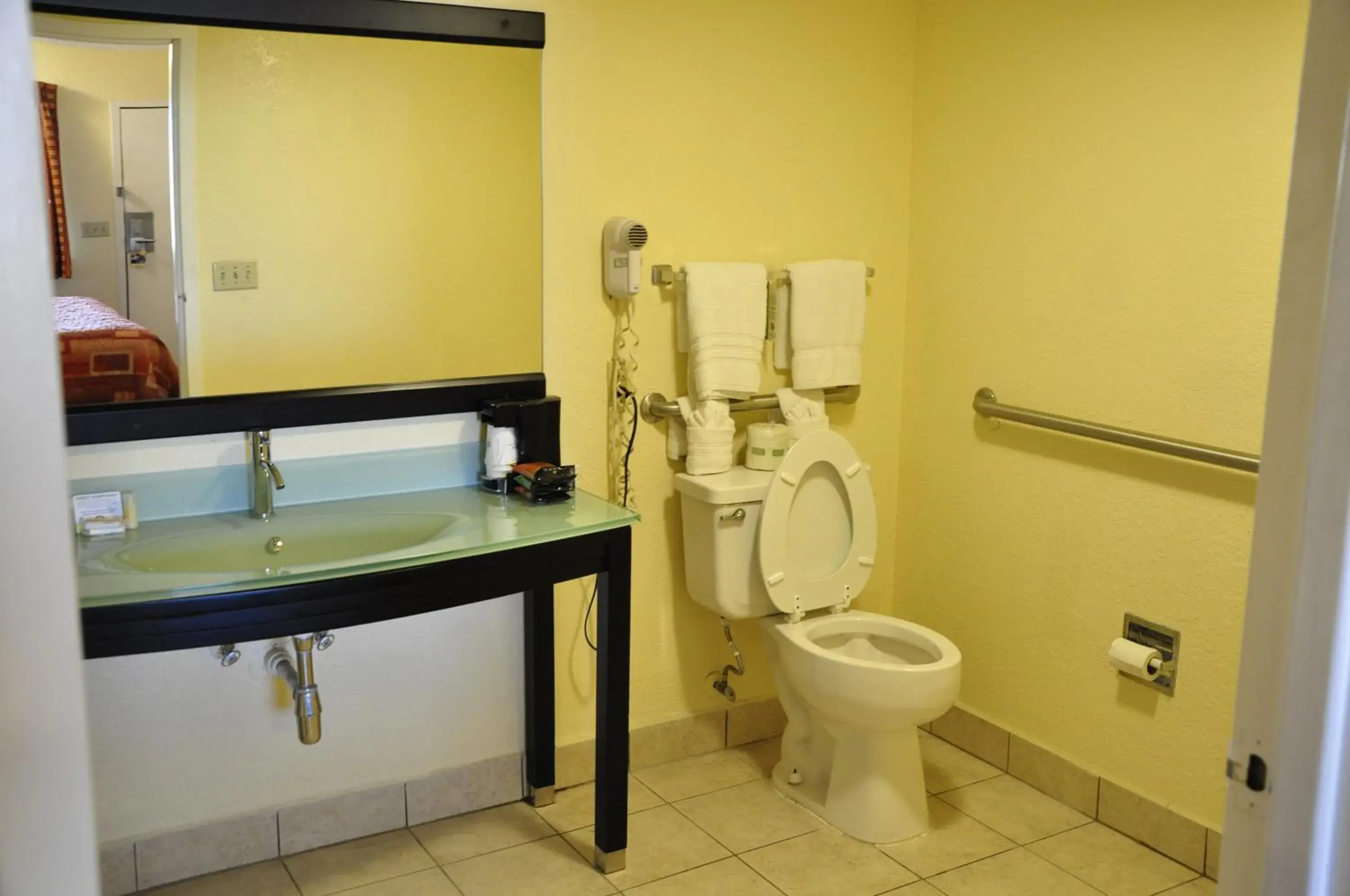 Bathroom in Motel 6-Little Rock, AR - Airport