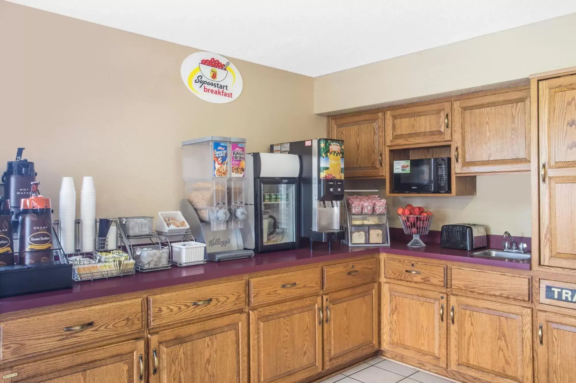 Kitchen/Kitchenette in Super 8 by Wyndham Christiansburg/Blacksburg Area