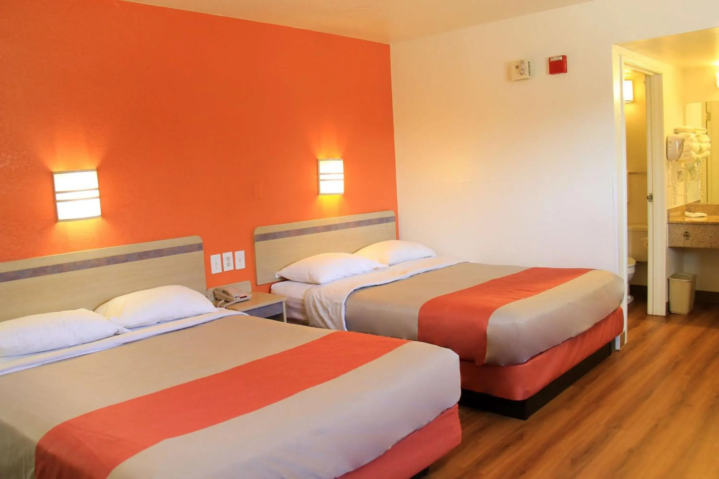 Photo of the whole room, Bed in Motel 6-Enfield, CT - Hartford