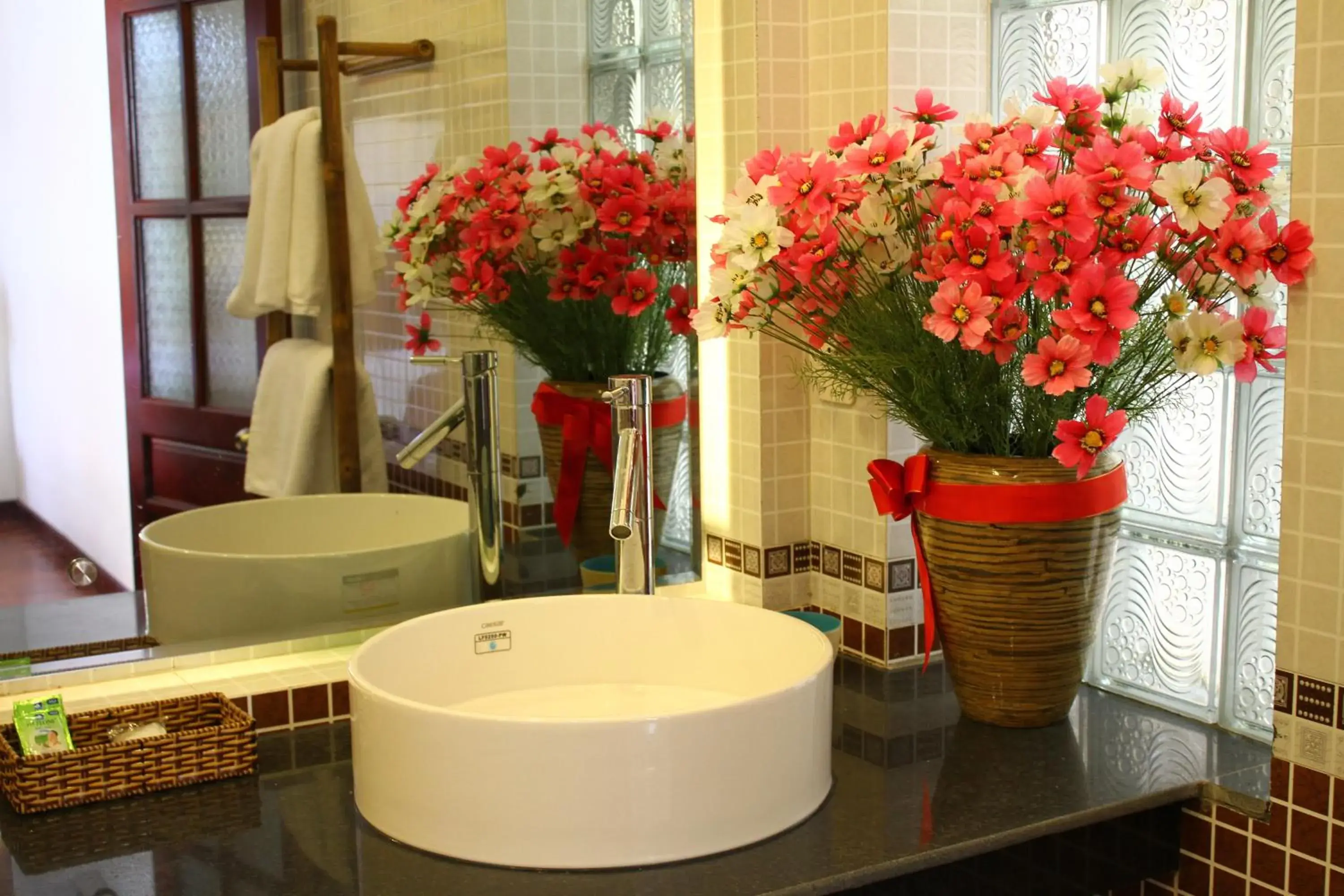 Decorative detail, Bathroom in The Earth Villa