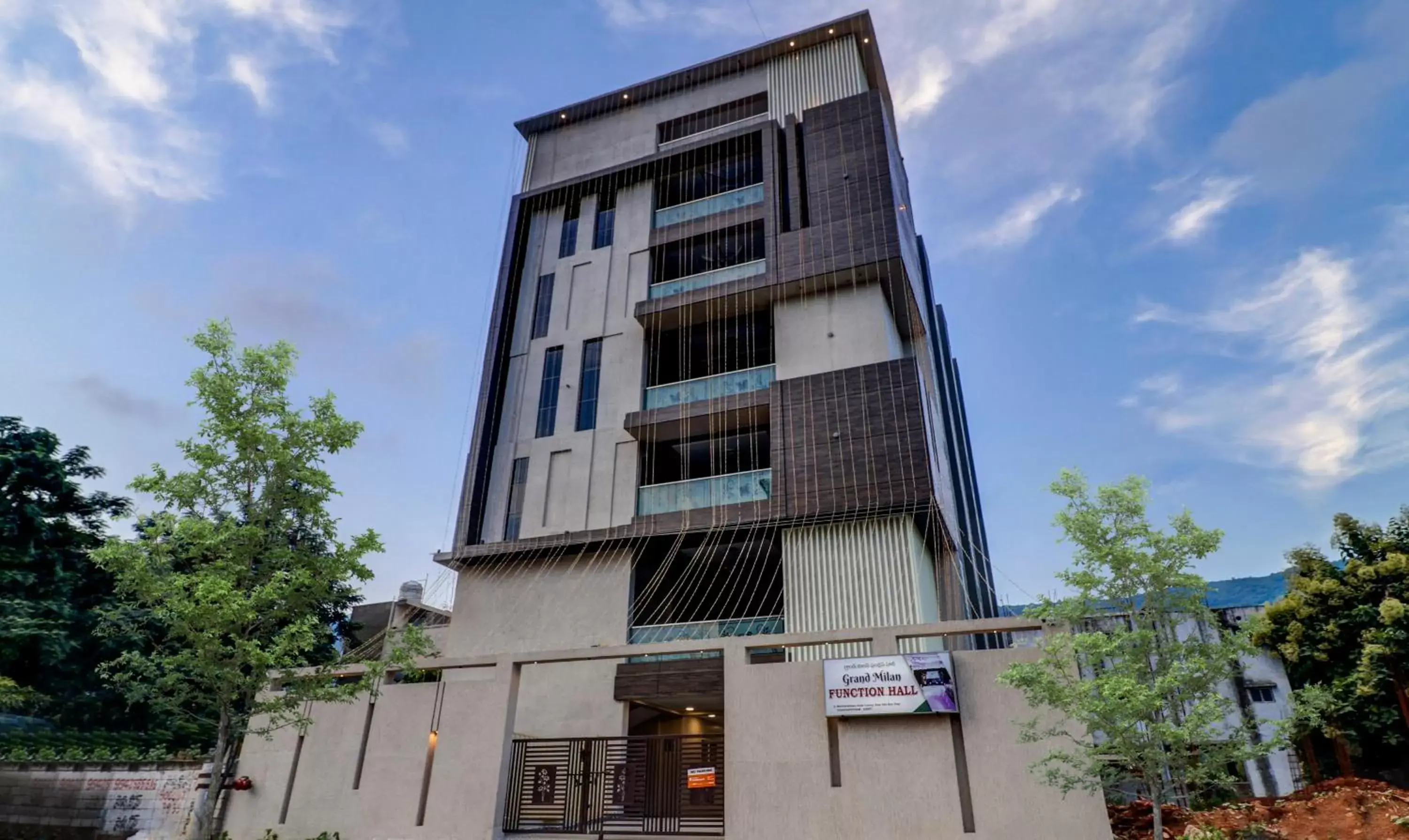 Property building in Treebo Grand Milan Property building in Treebo Grand Milan