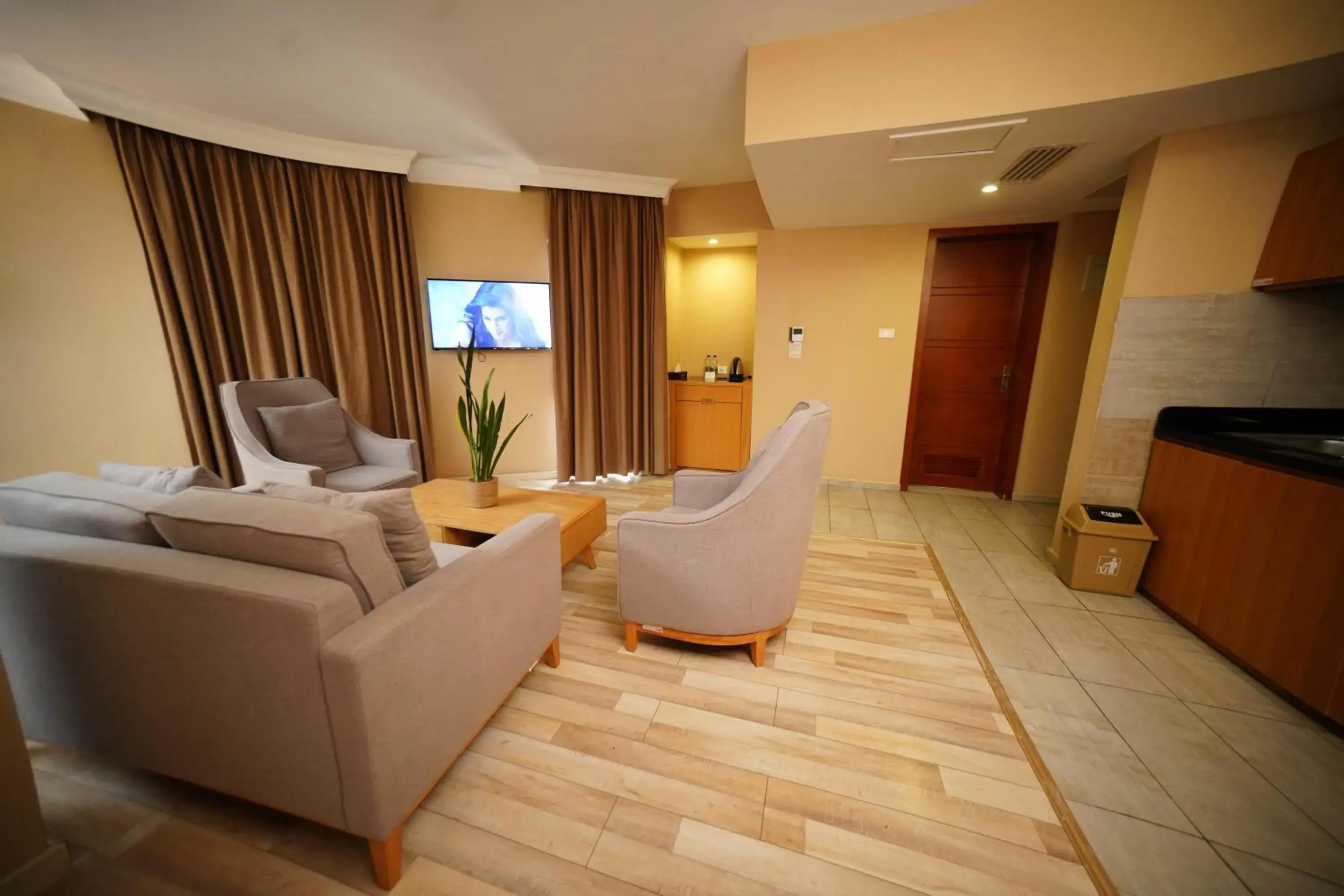 TV and multimedia, Seating Area in Mado Hotel