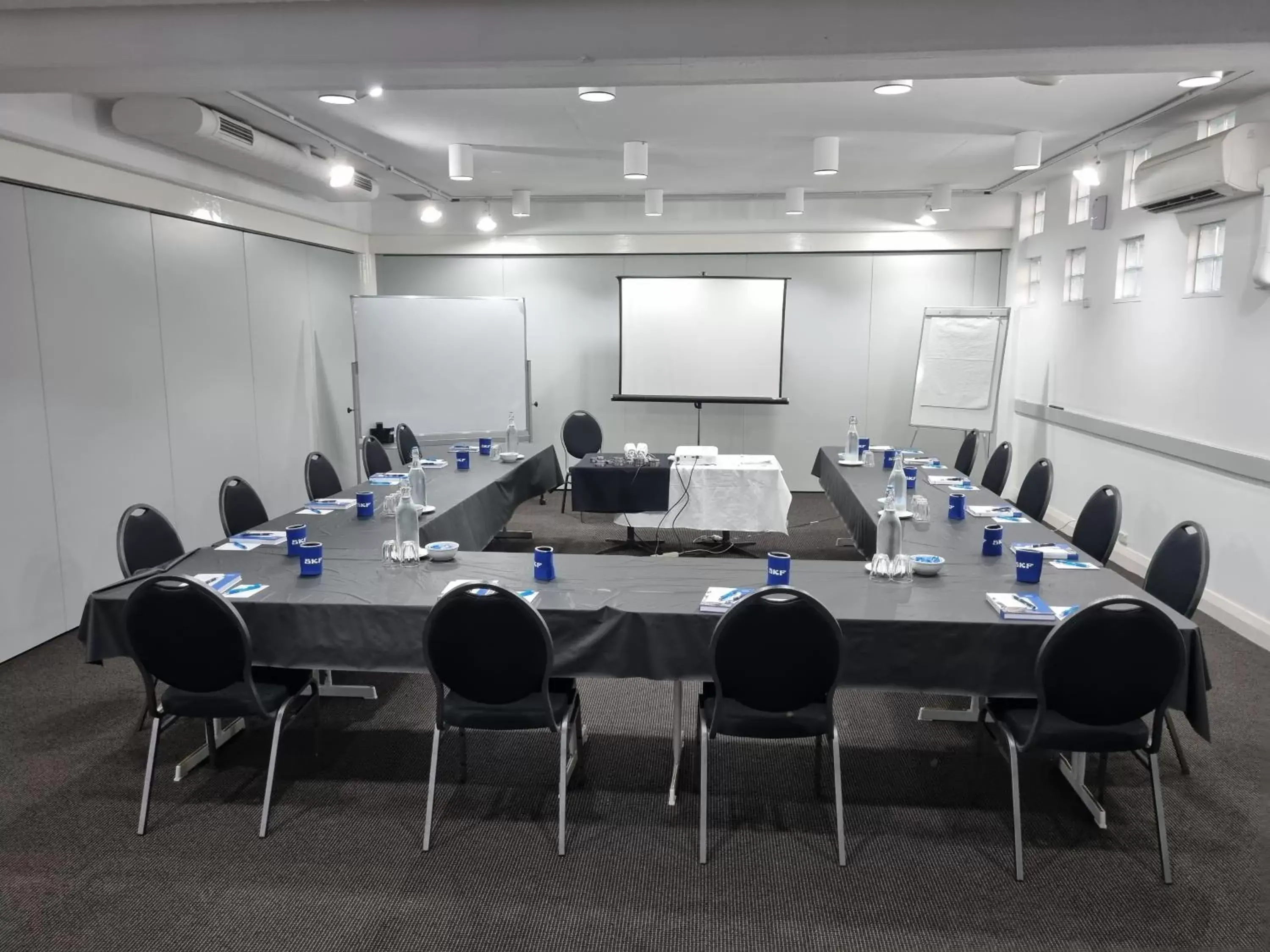 Meeting/conference room in Mantra Bathurst