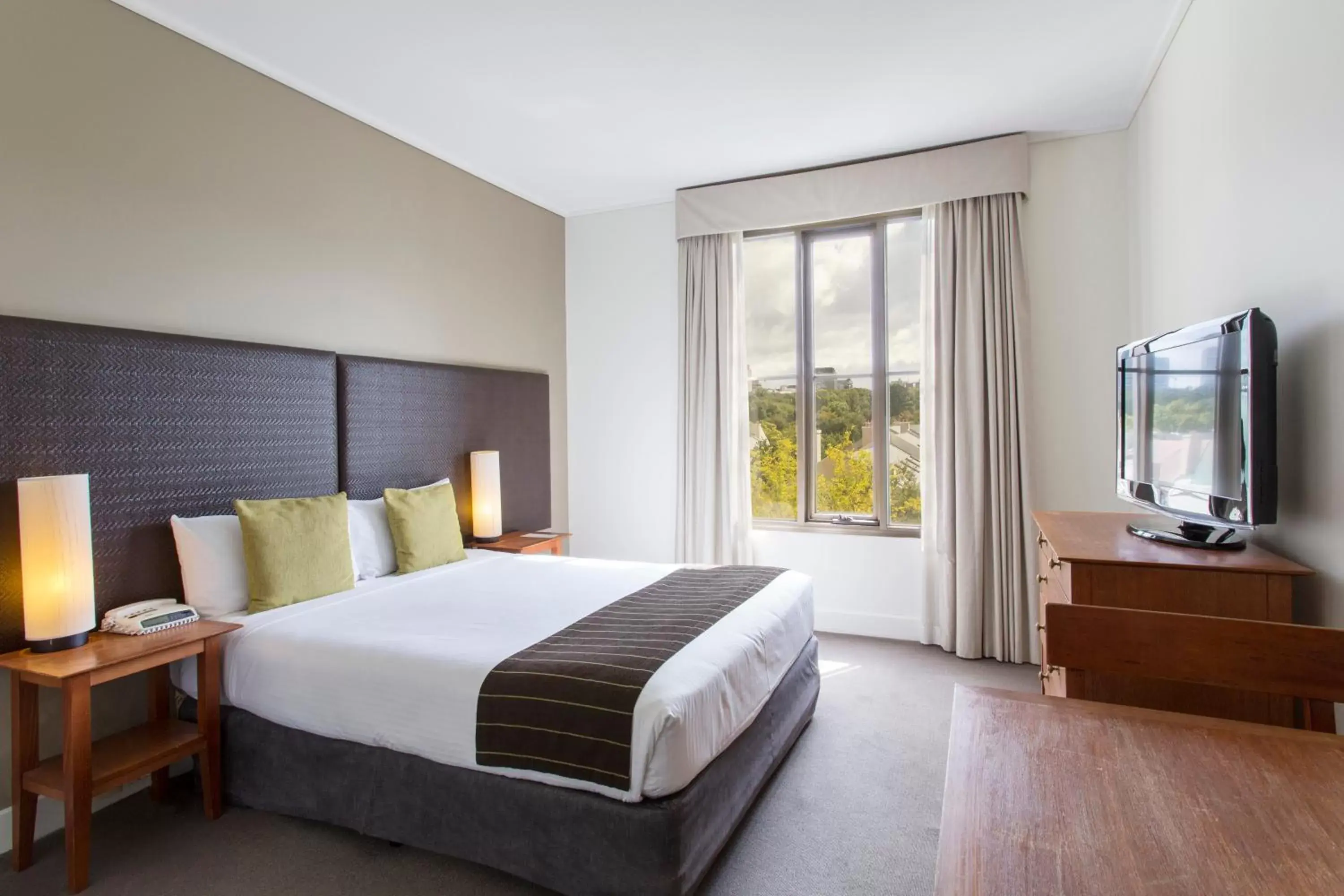 Bed in Mantra on Jolimont