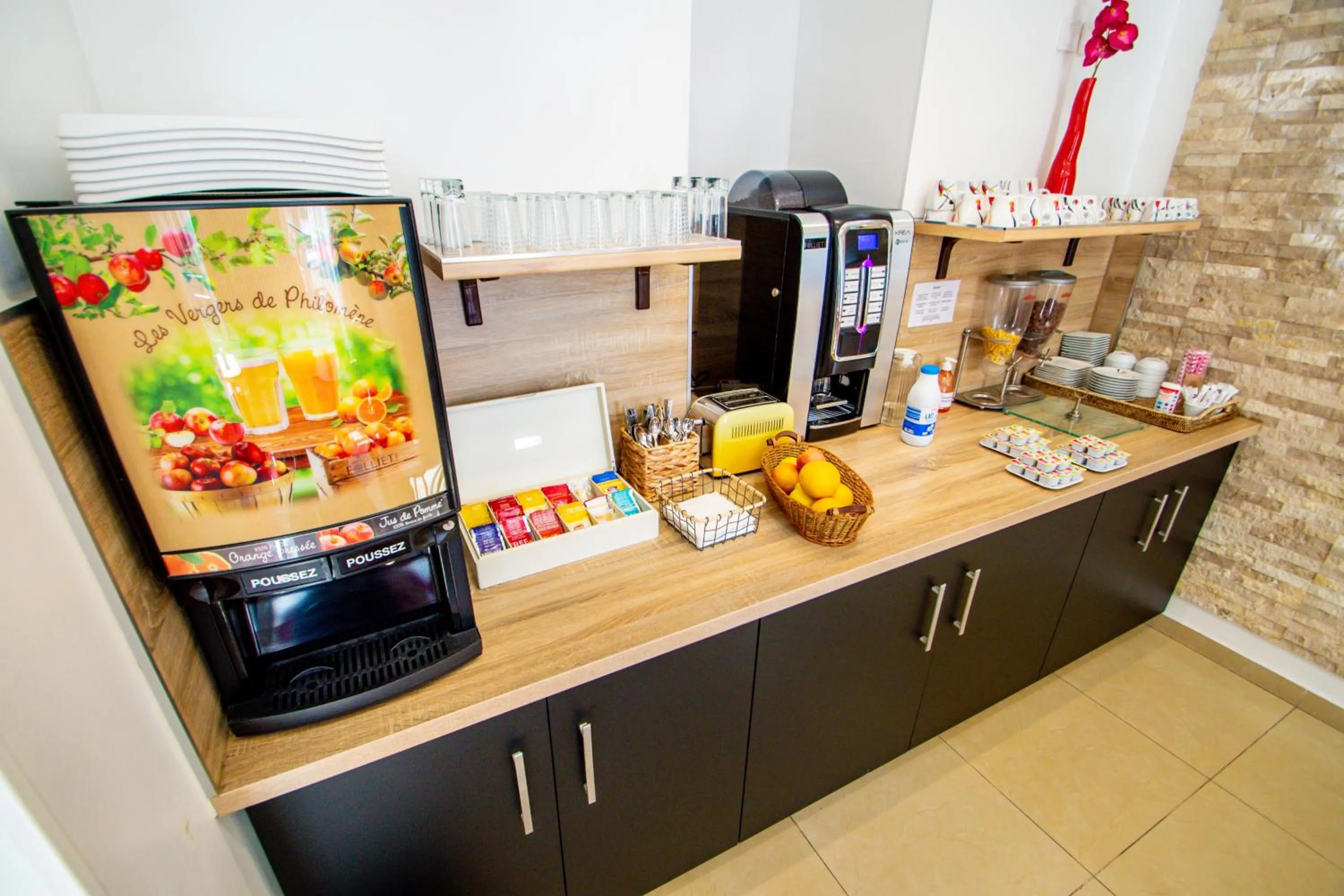 Buffet breakfast in Hôtel Parisien