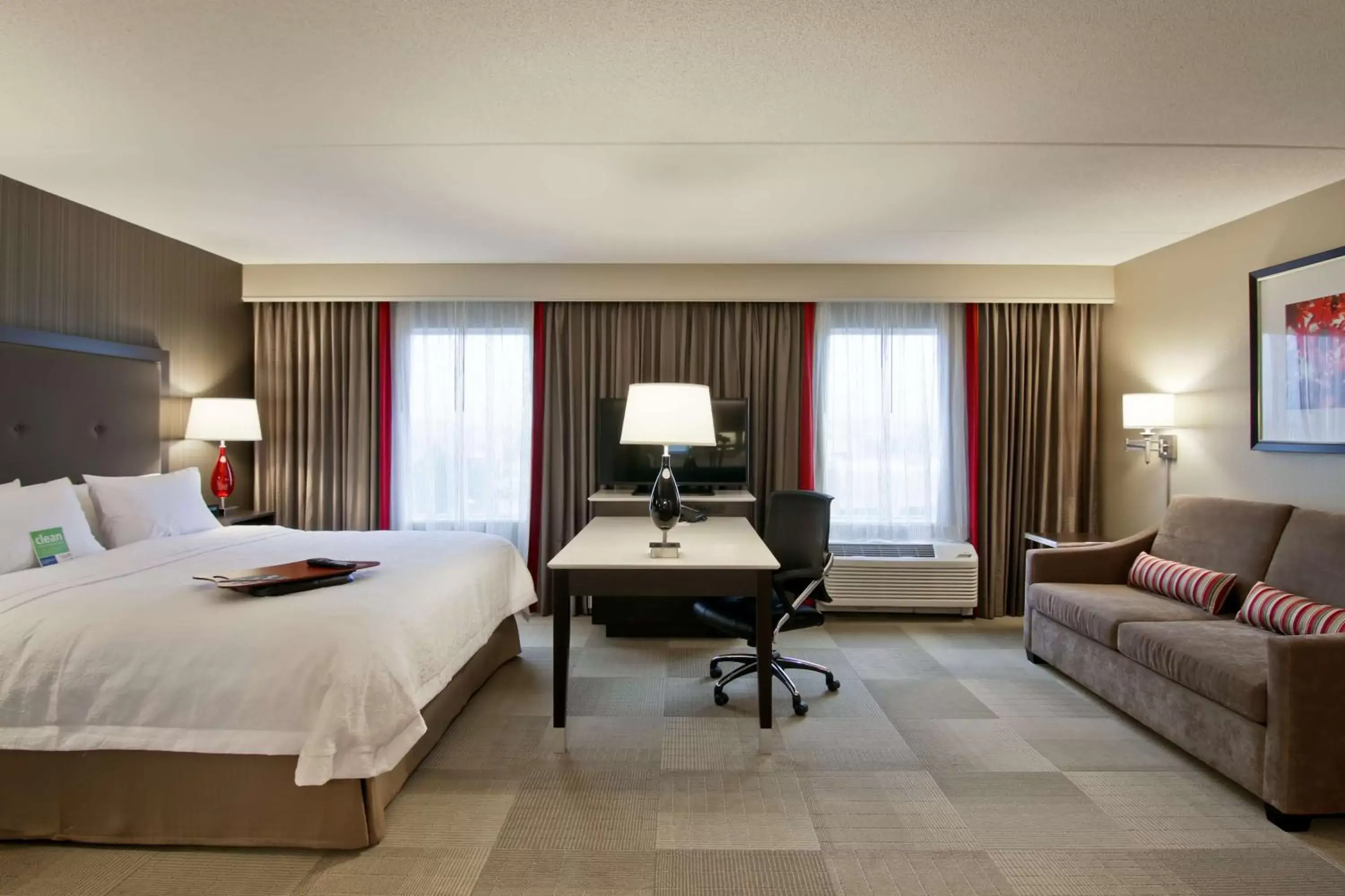 Bedroom in Hampton Inn & Suites by Hilton Toronto Markham