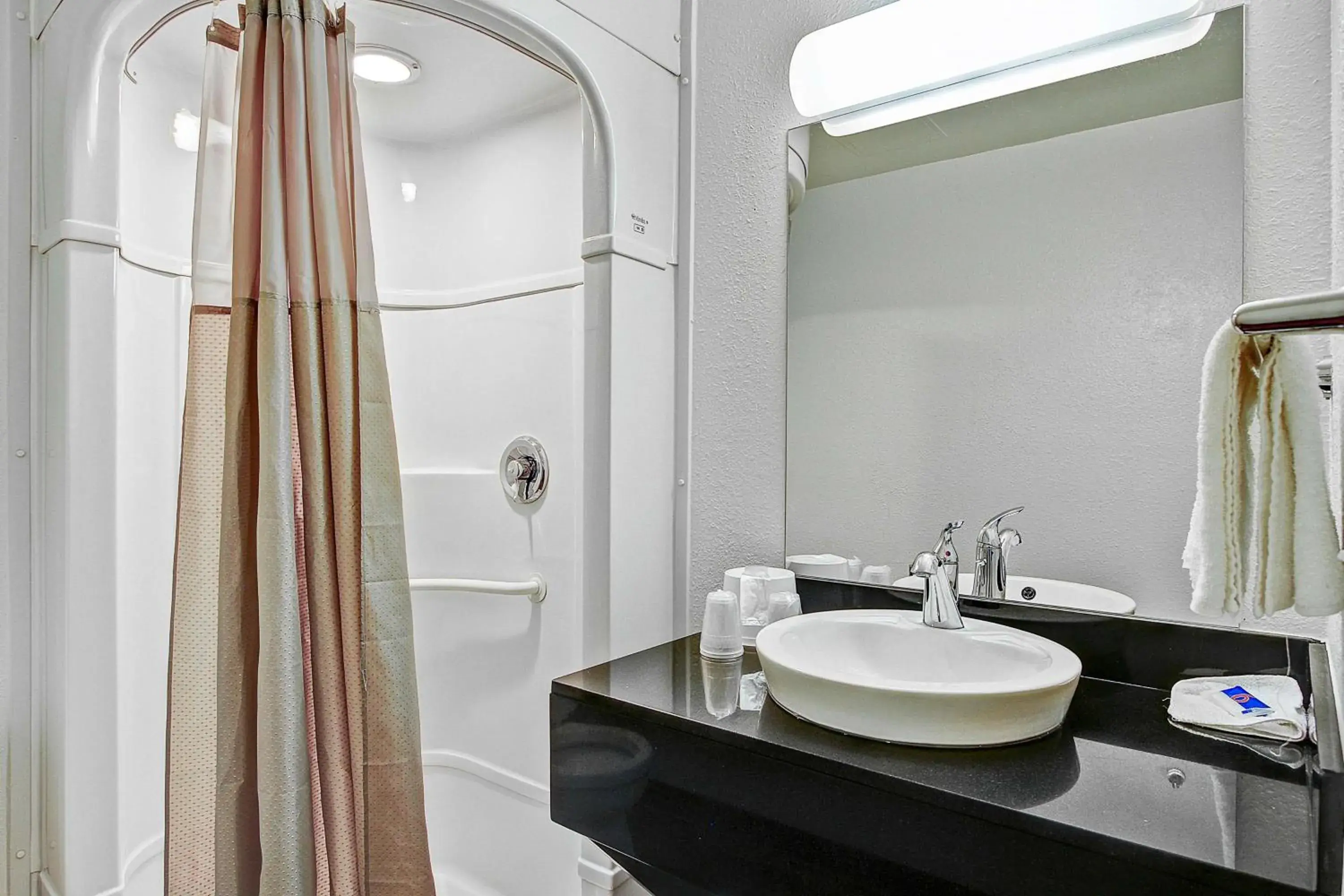 Bathroom in Motel 6-Green Bay, WI