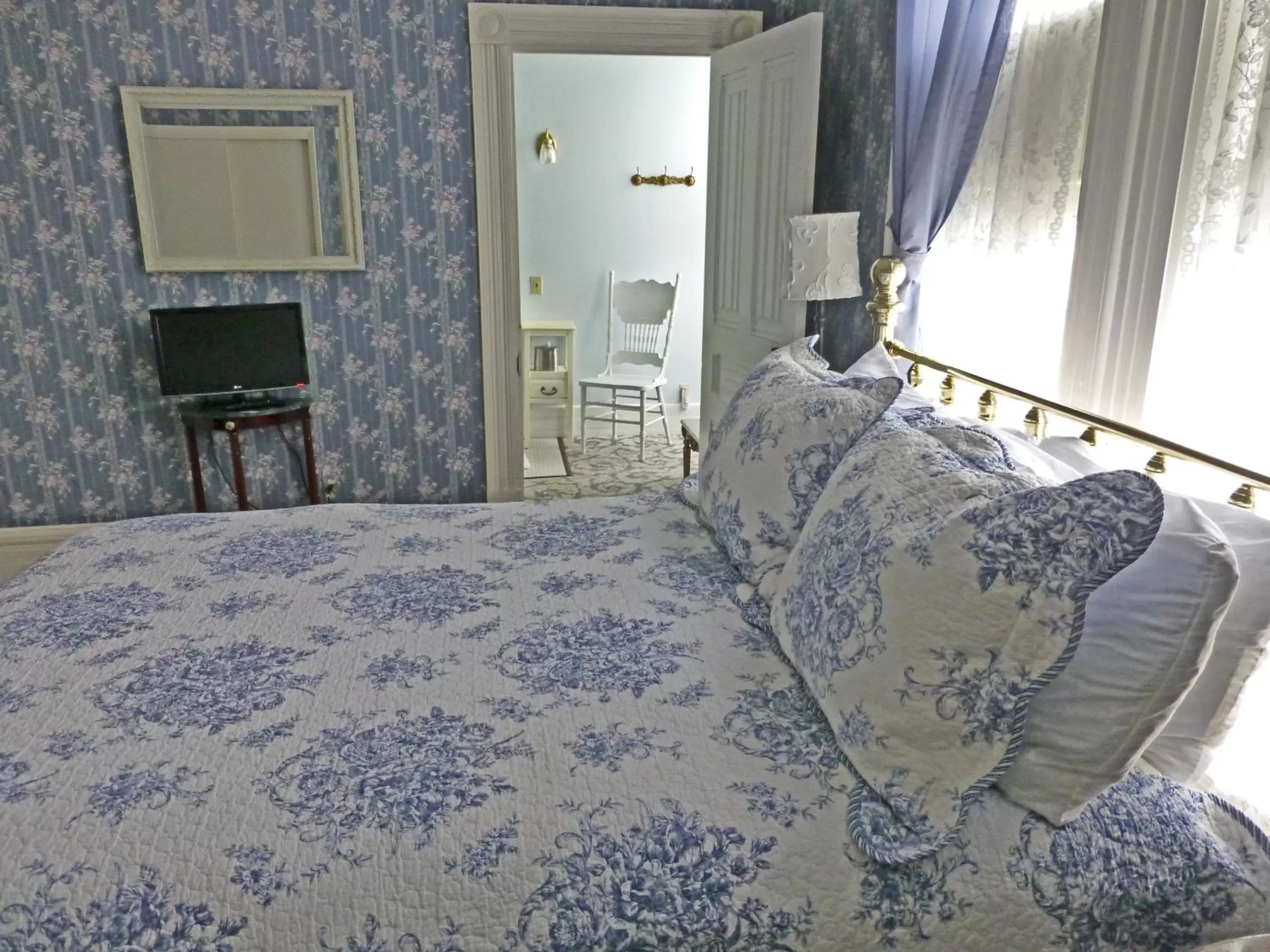 Decorative detail, Bed in Victorian Inn