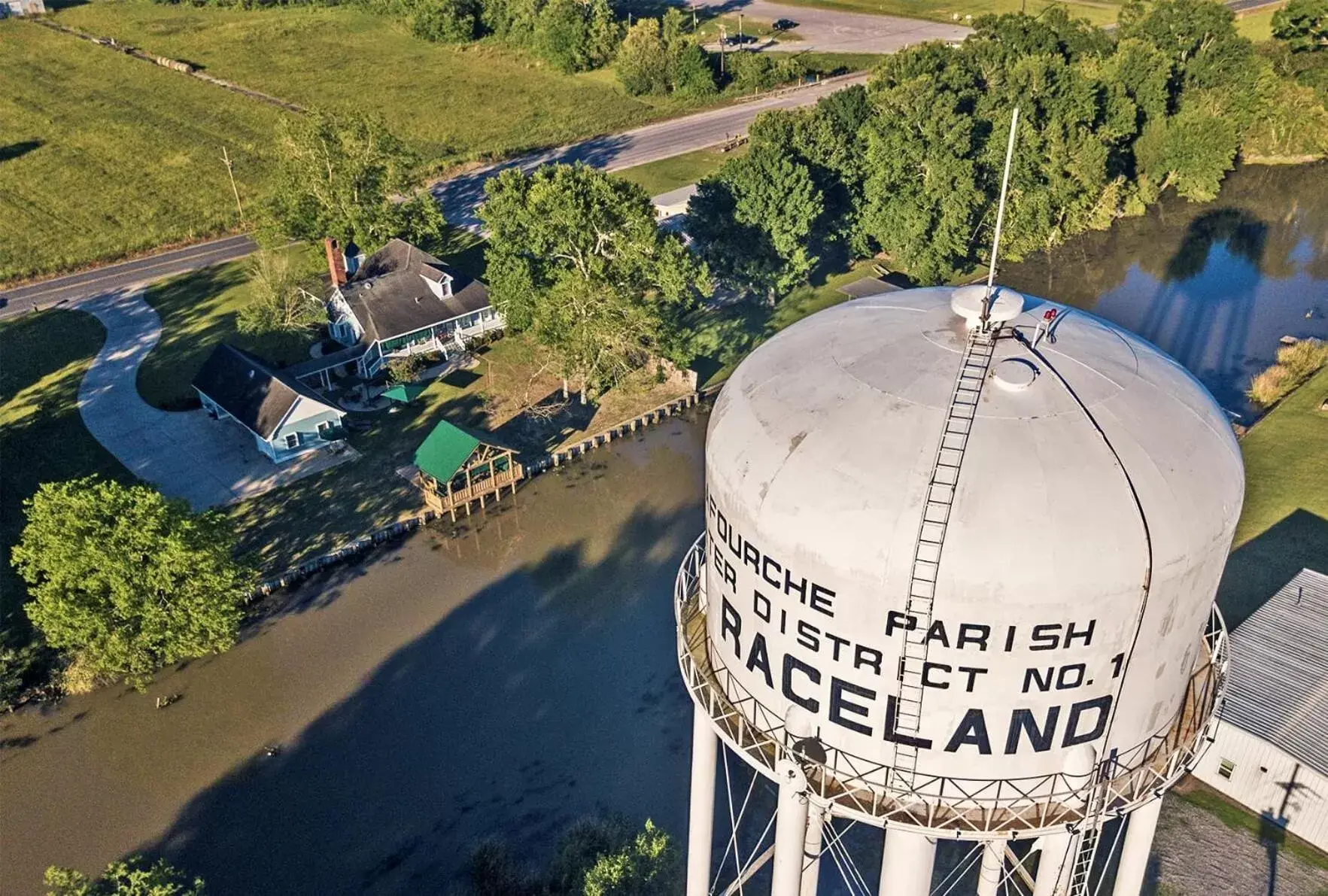 Bird's eye view, Bird's-eye View in A Chateau on the Bayou Bed & Breakfast