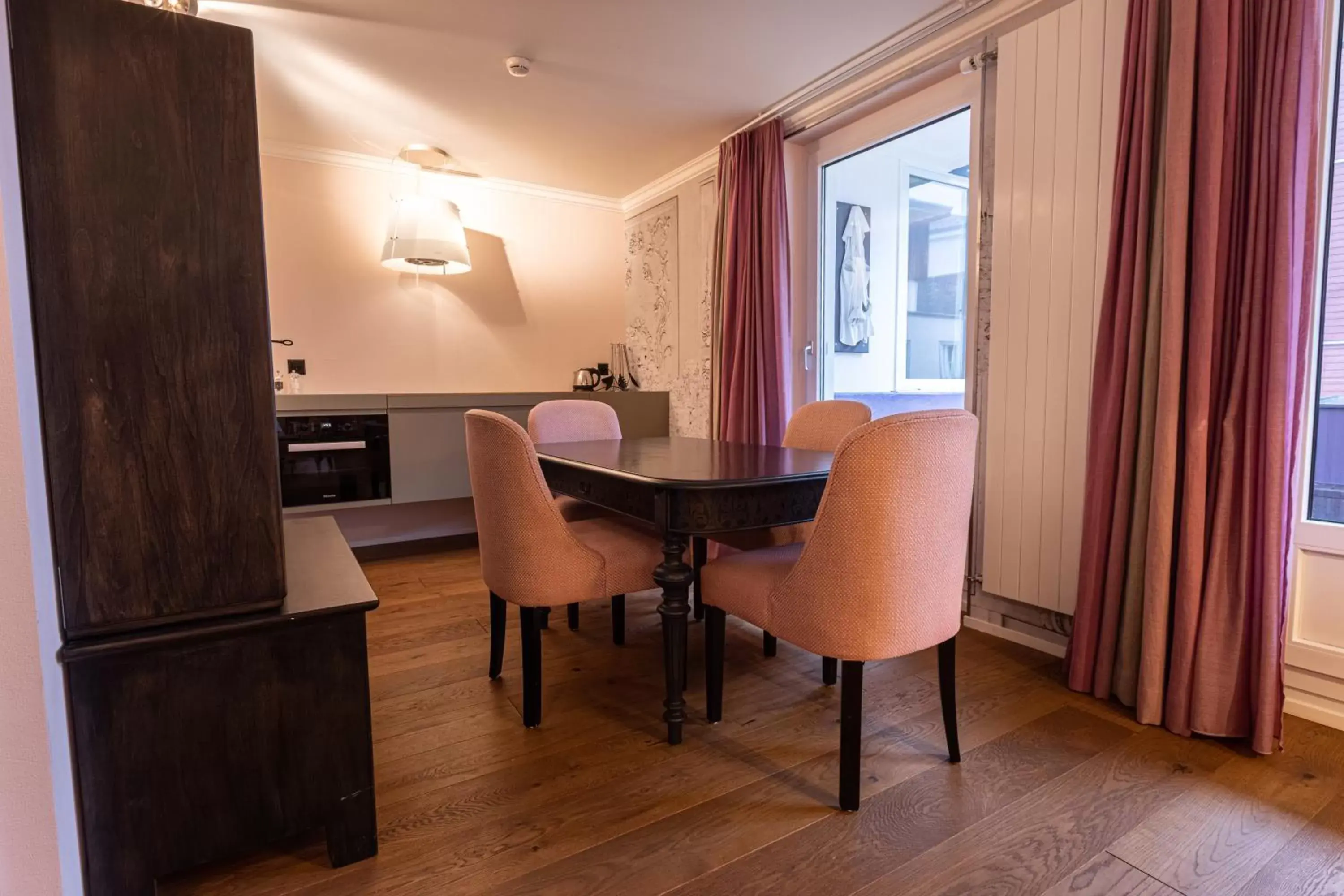 Dining Area in Home Hotel Arosa