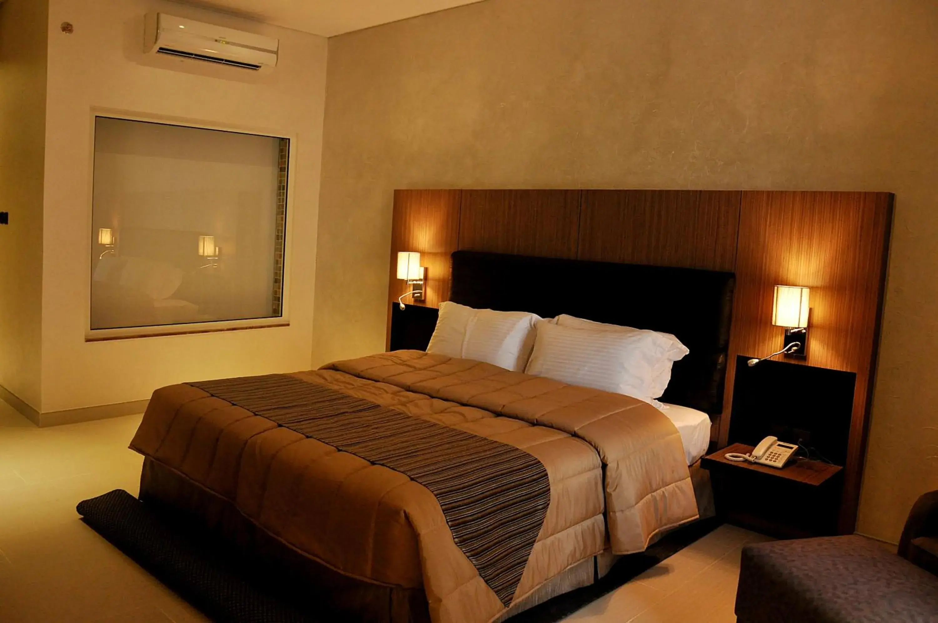 Photo of the whole room, Bed in Pearl Beach Hotel