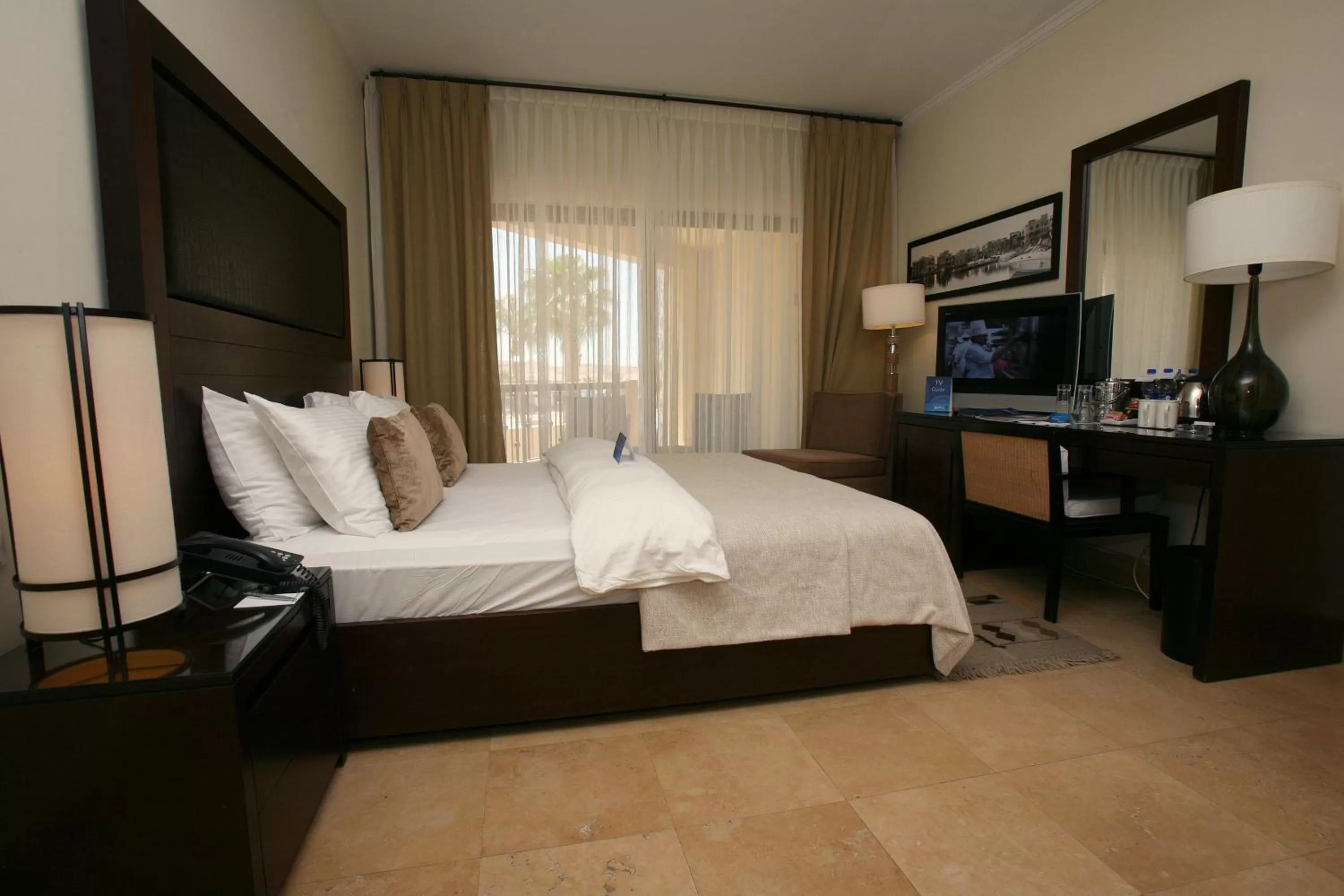 Bedroom, Bed in Grand Tala Bay Resort, Aqaba