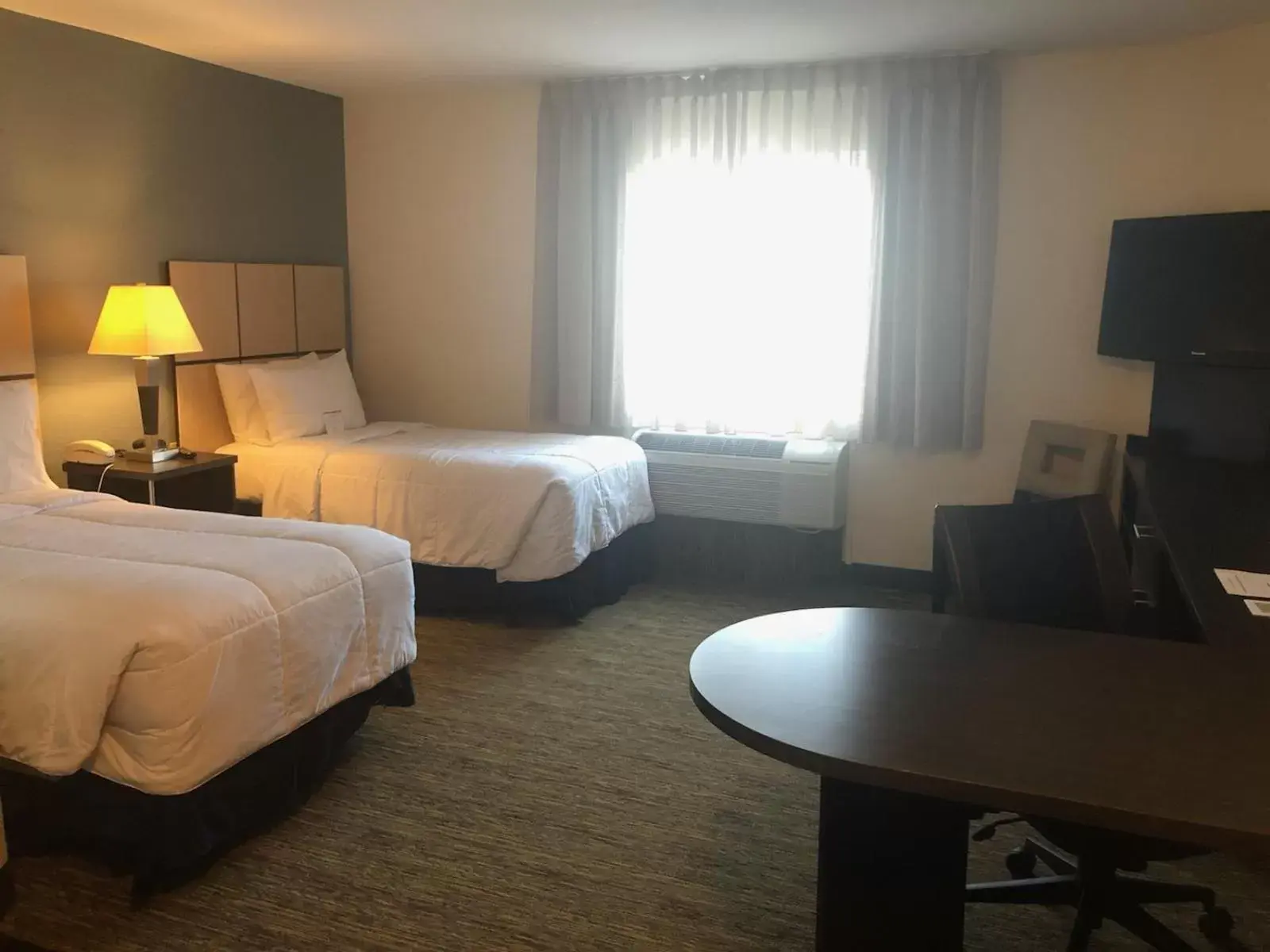 Photo of the whole room in Sonesta Simply Suites Detroit Ann Arbor