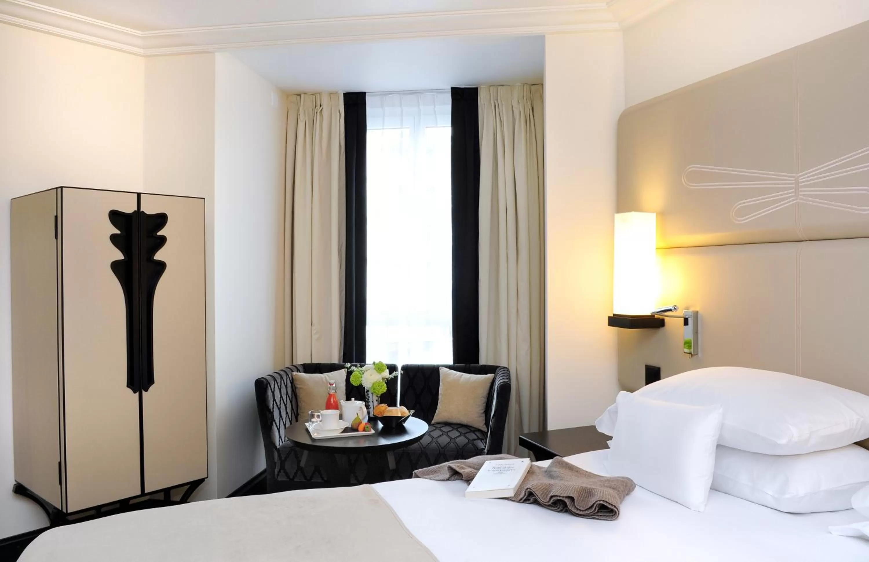 Bed in Hôtel Tiffany by Fassbind