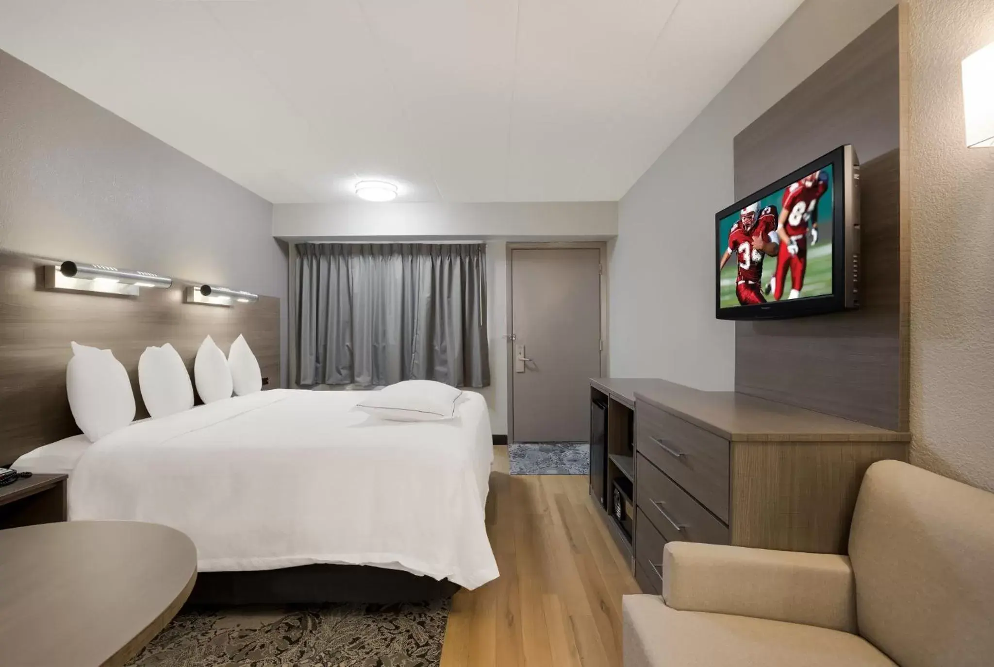 Bedroom, Bed in Red Roof Inn PLUS+ Chicago - Naperville Bedroom, Bed in Red Roof Inn PLUS+ Chicago - Naperville