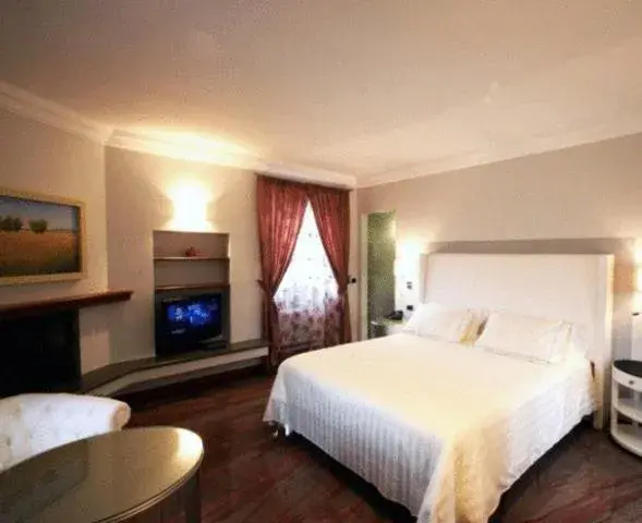 Bedroom, Bed in Sangallo Hotel