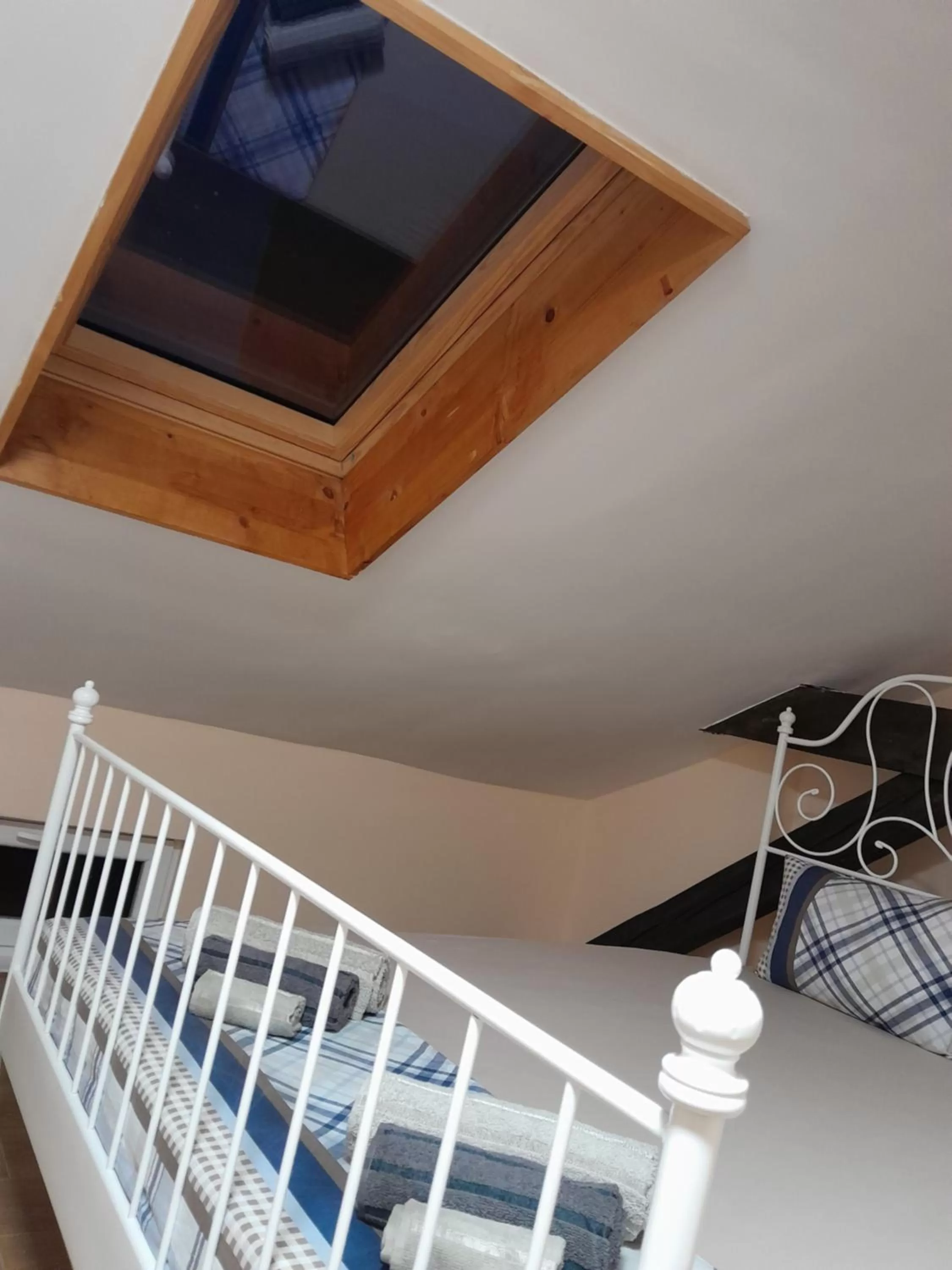 Bed, TV/Entertainment Center in HANCHO SevenUps - KAPANA Plovdiv Center
