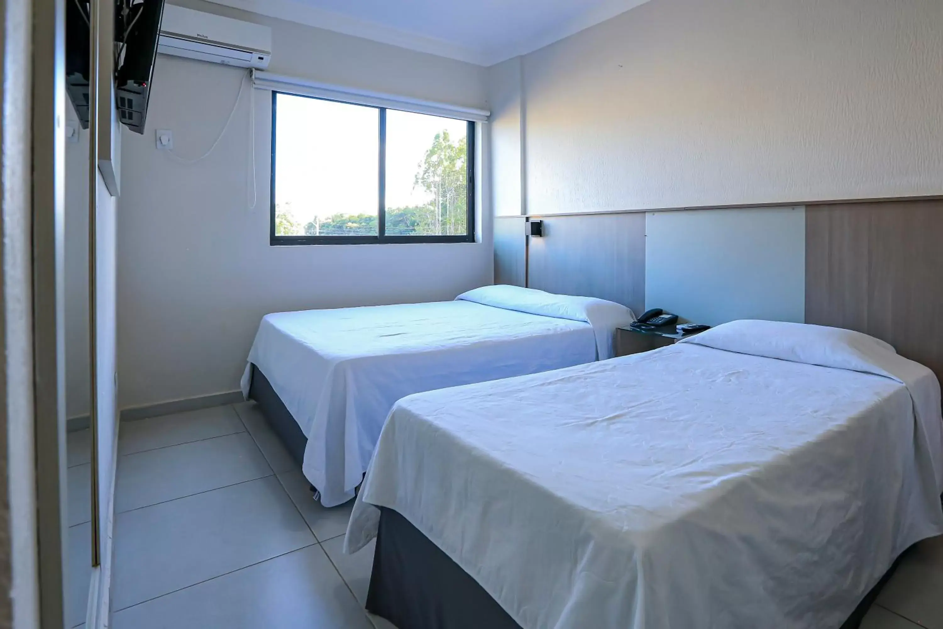 Photo of the whole room, Bed in Iguassu Express Hotel