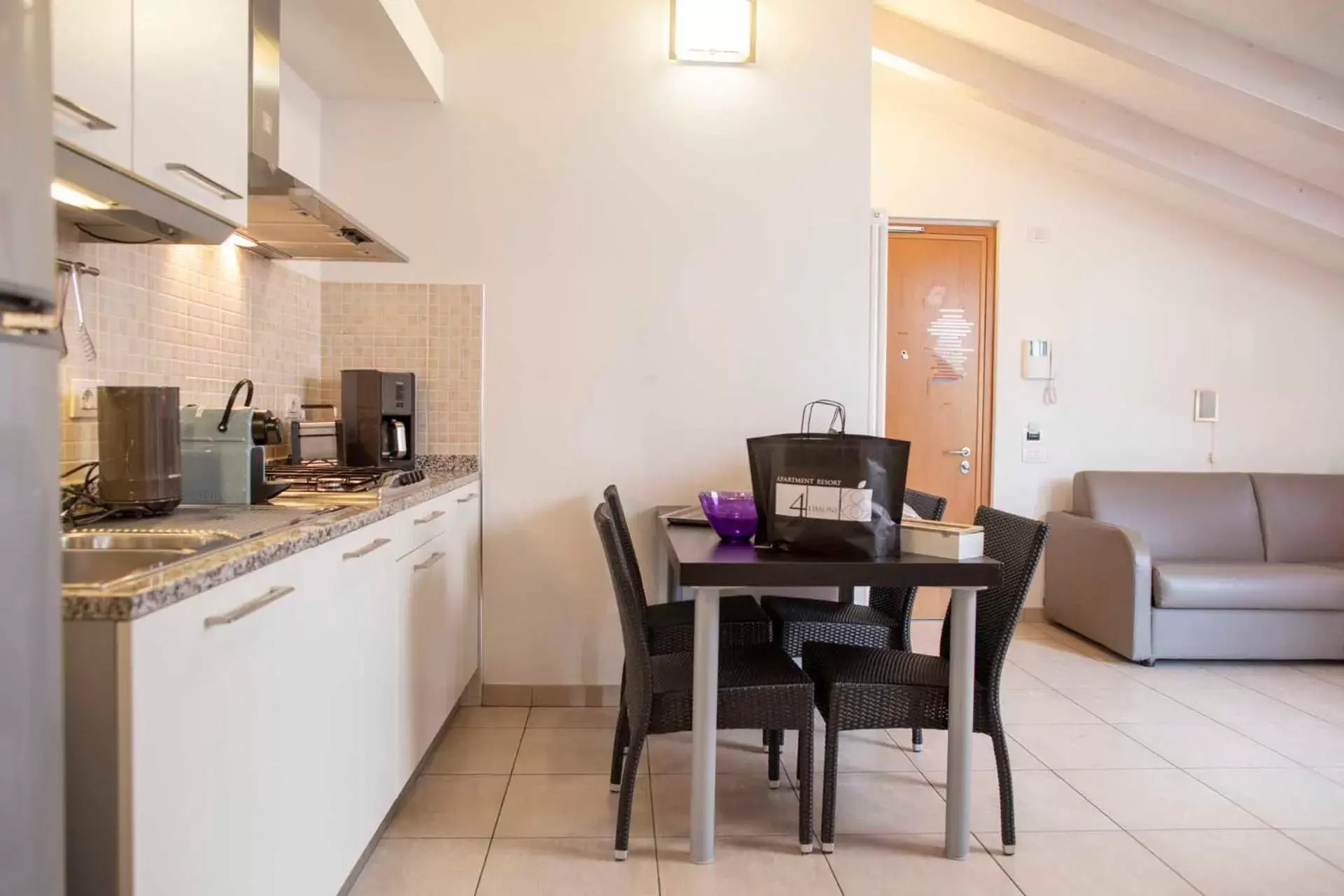 Kitchen or kitchenette, Kitchen/Kitchenette in 4 Limoni Apartment Resort