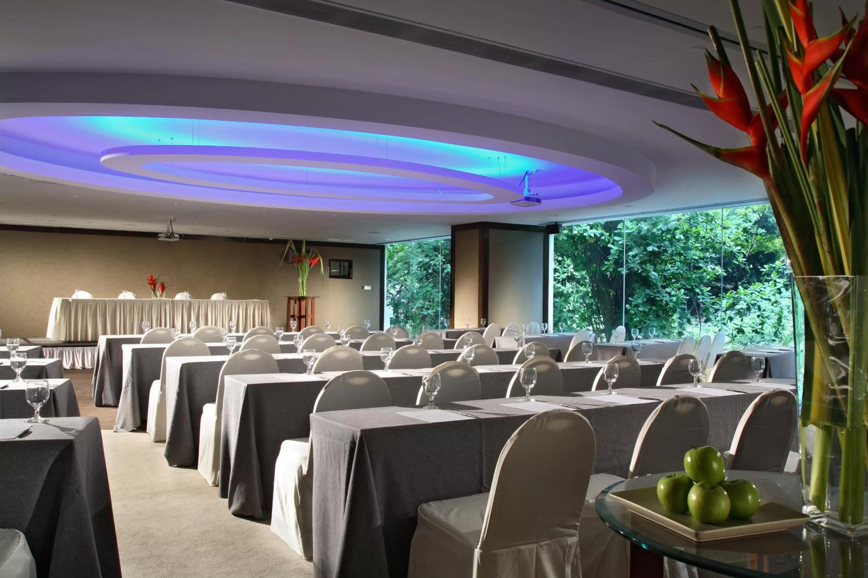 Business facilities in Furama RiverFront