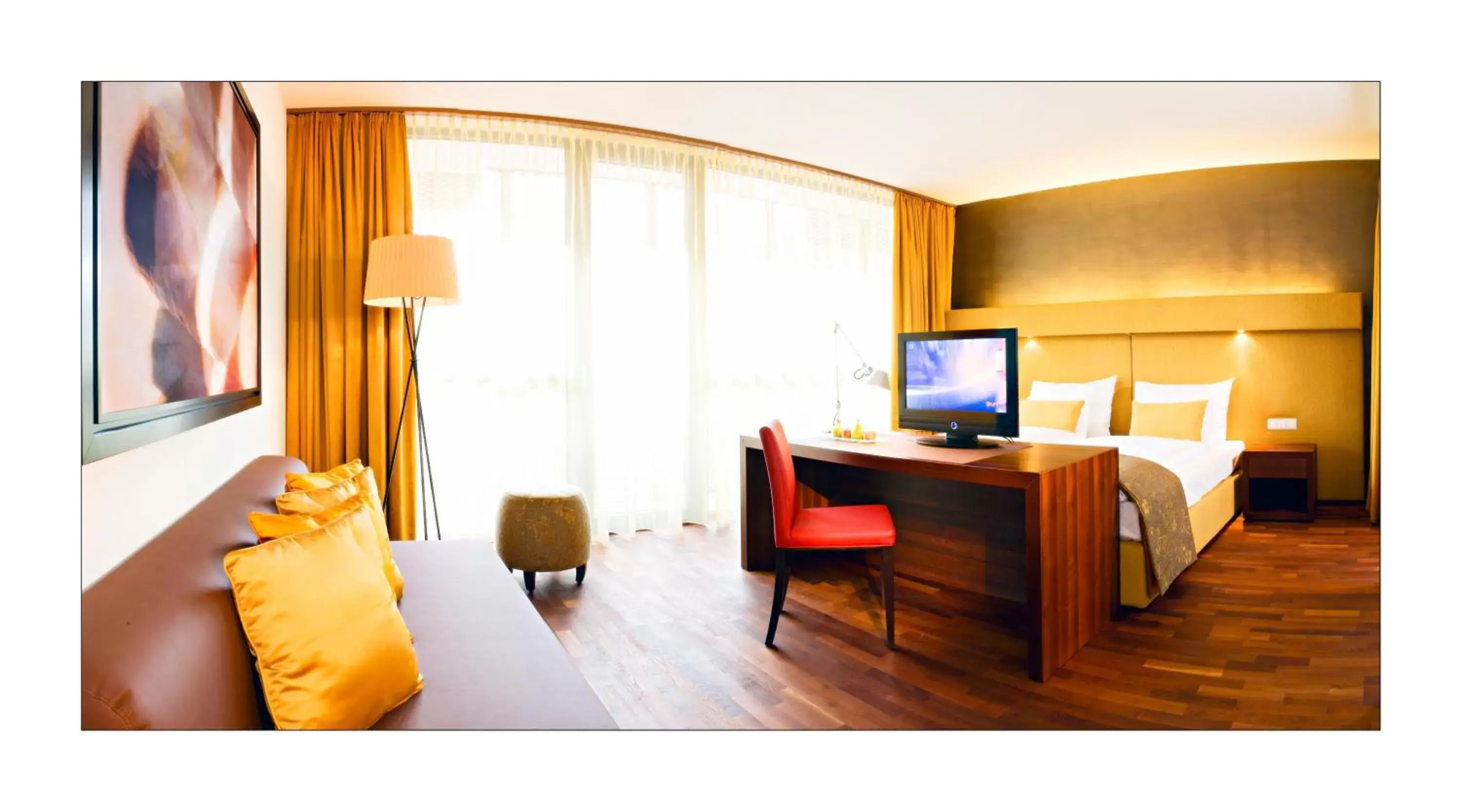 Bedroom, TV/Entertainment Center in Asia Hotel & Spa Leoben
