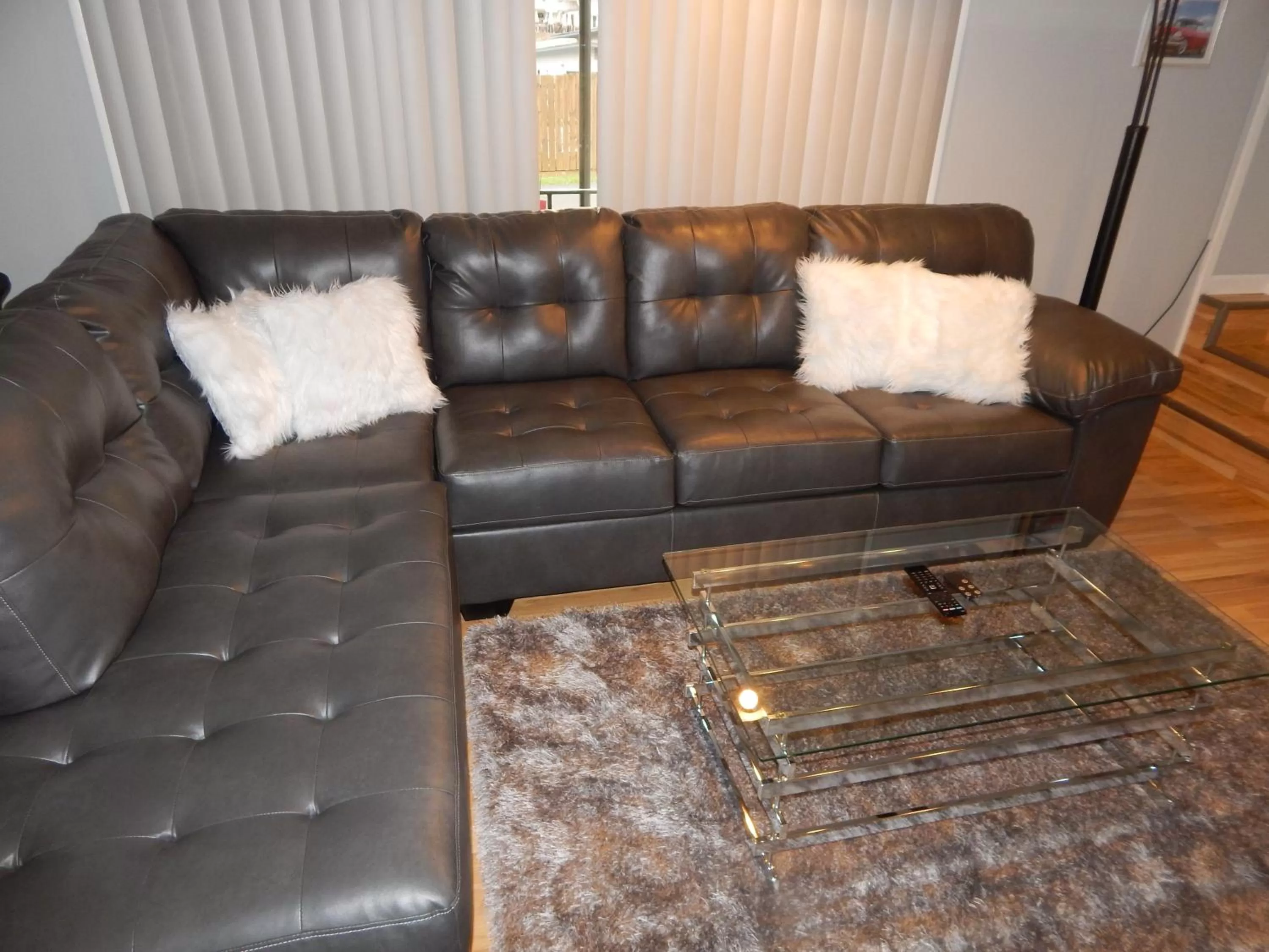 Living room in Sunset Motel