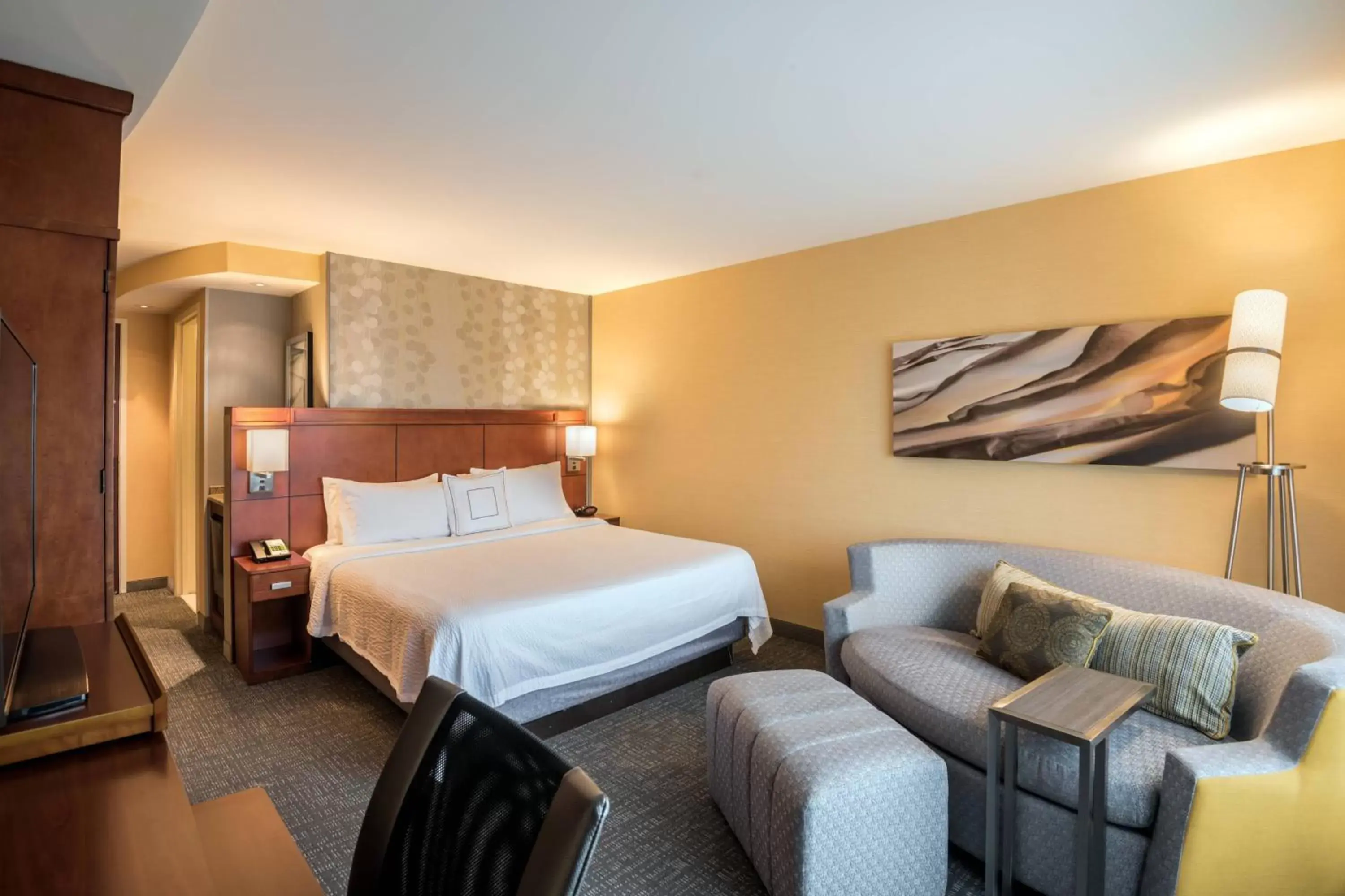 Bedroom, Bed in Courtyard by Marriott Waldorf