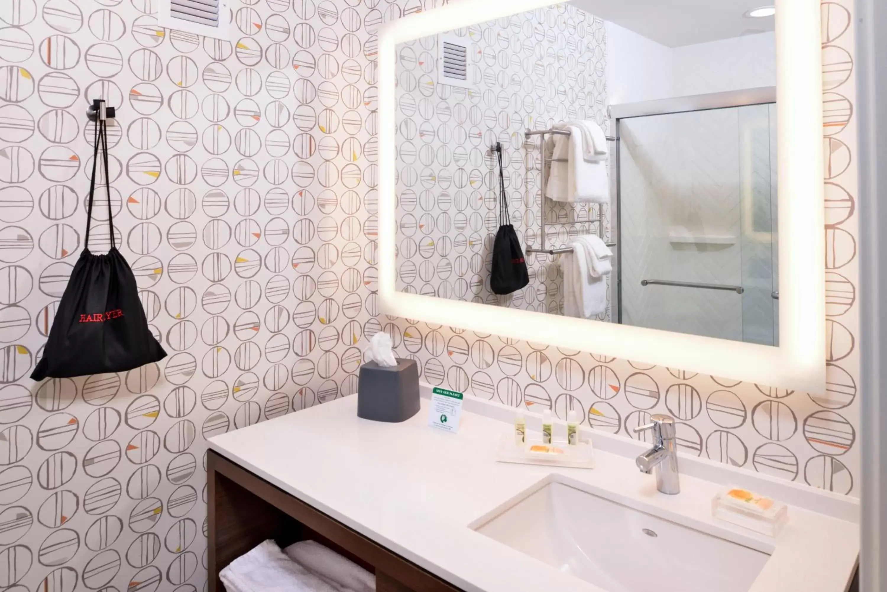 Bathroom in Holiday Inn & Suites - Farmington Hills - Detroit NW, an IHG Hotel