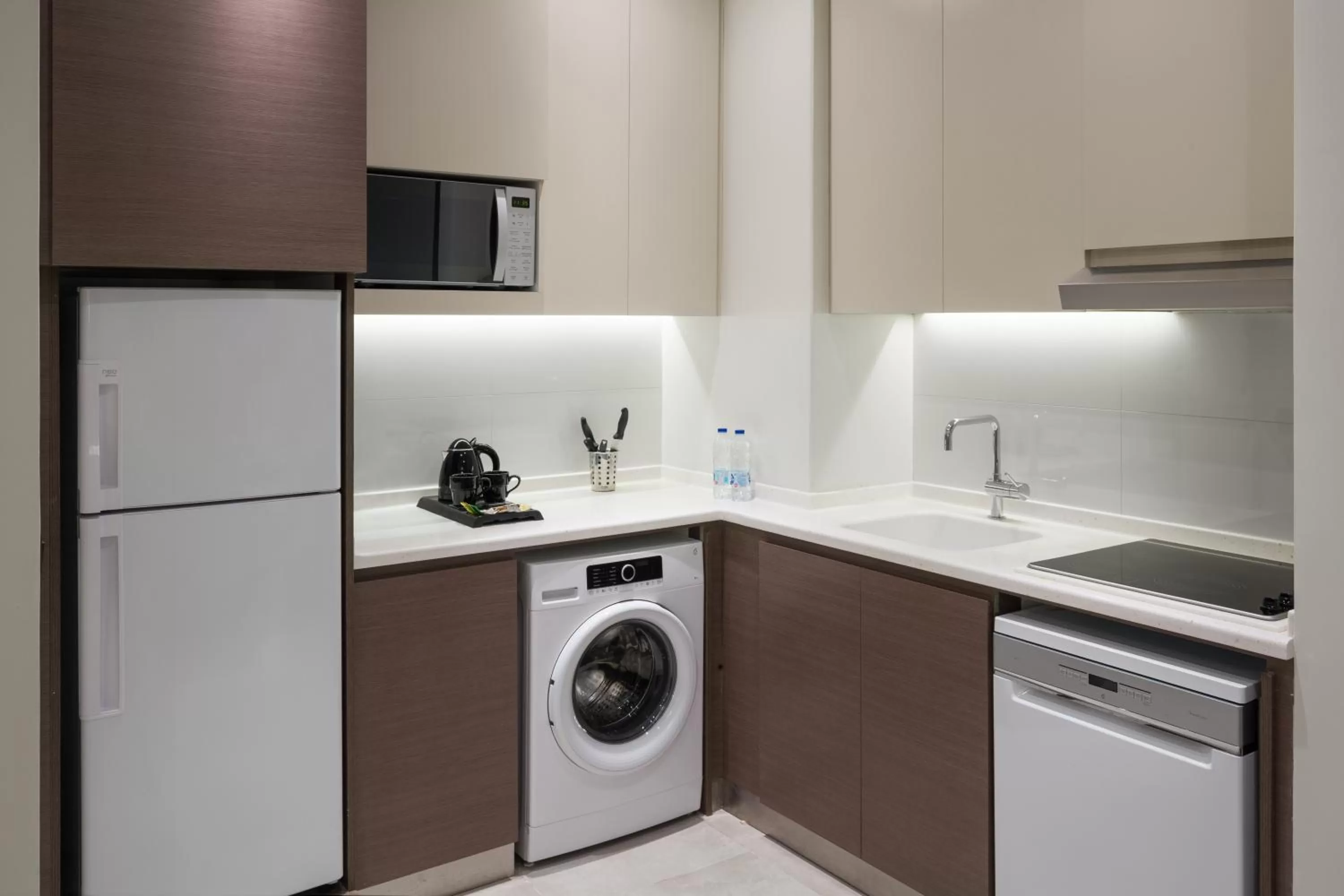 Kitchen or kitchenette in Adagio Aparthotel Jeddah Malik Road