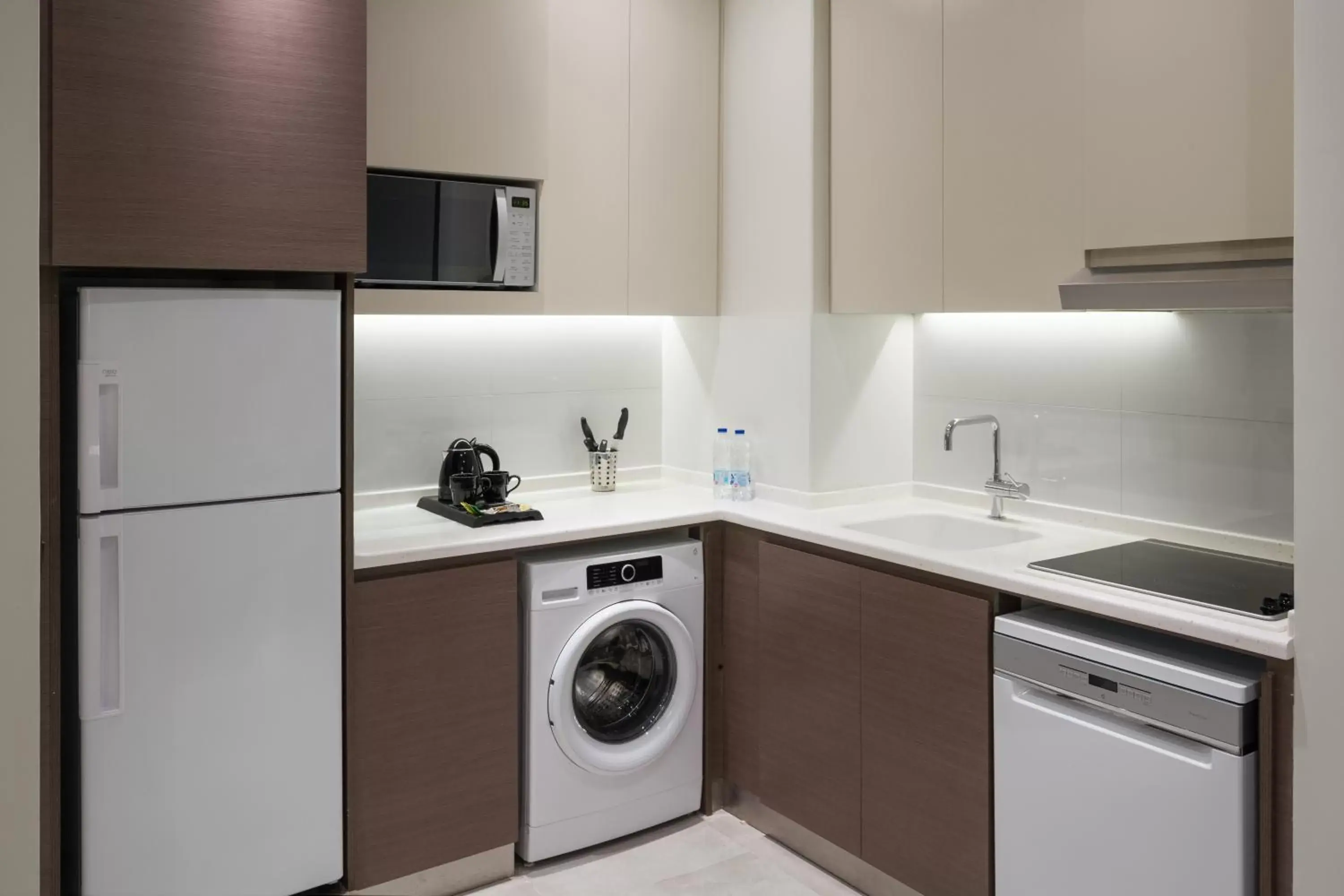 Kitchen or kitchenette, Kitchen/Kitchenette in Adagio Aparthotel Jeddah Malik Road