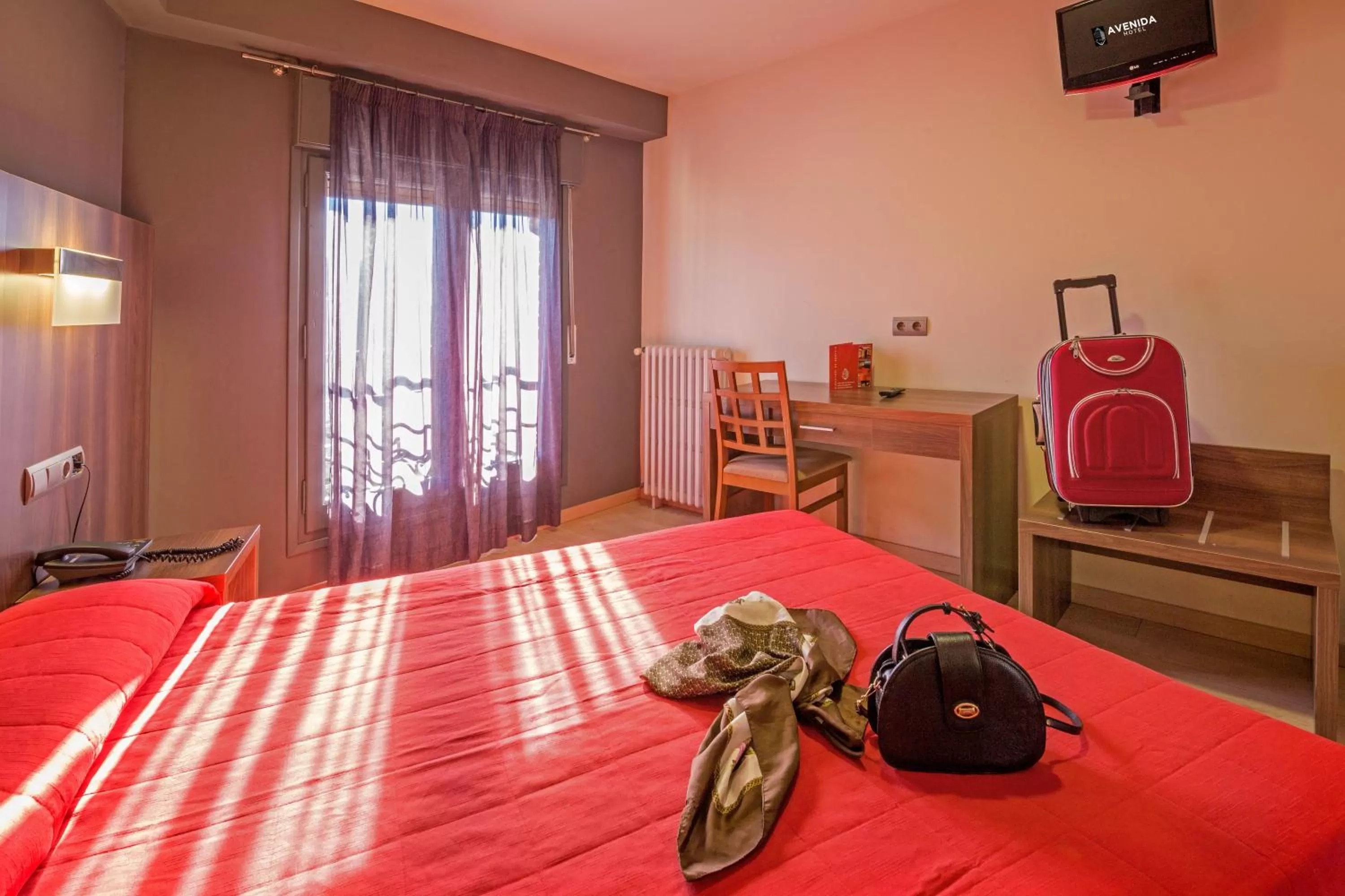 Bed, TV/Entertainment Center in Hotel Avenida