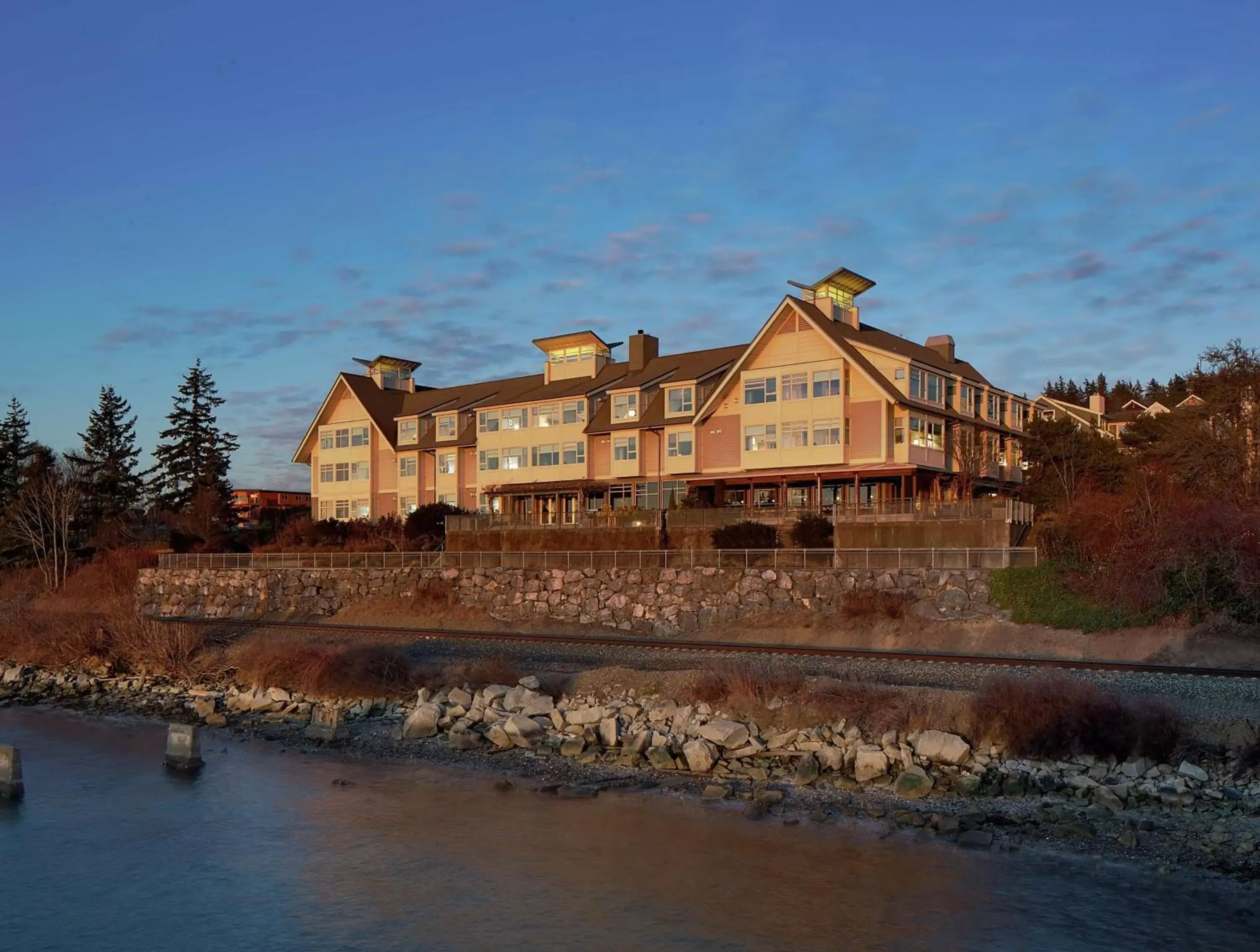 Property Building in Chrysalis Inn & Spa Bellingham, Curio Collection by Hilton