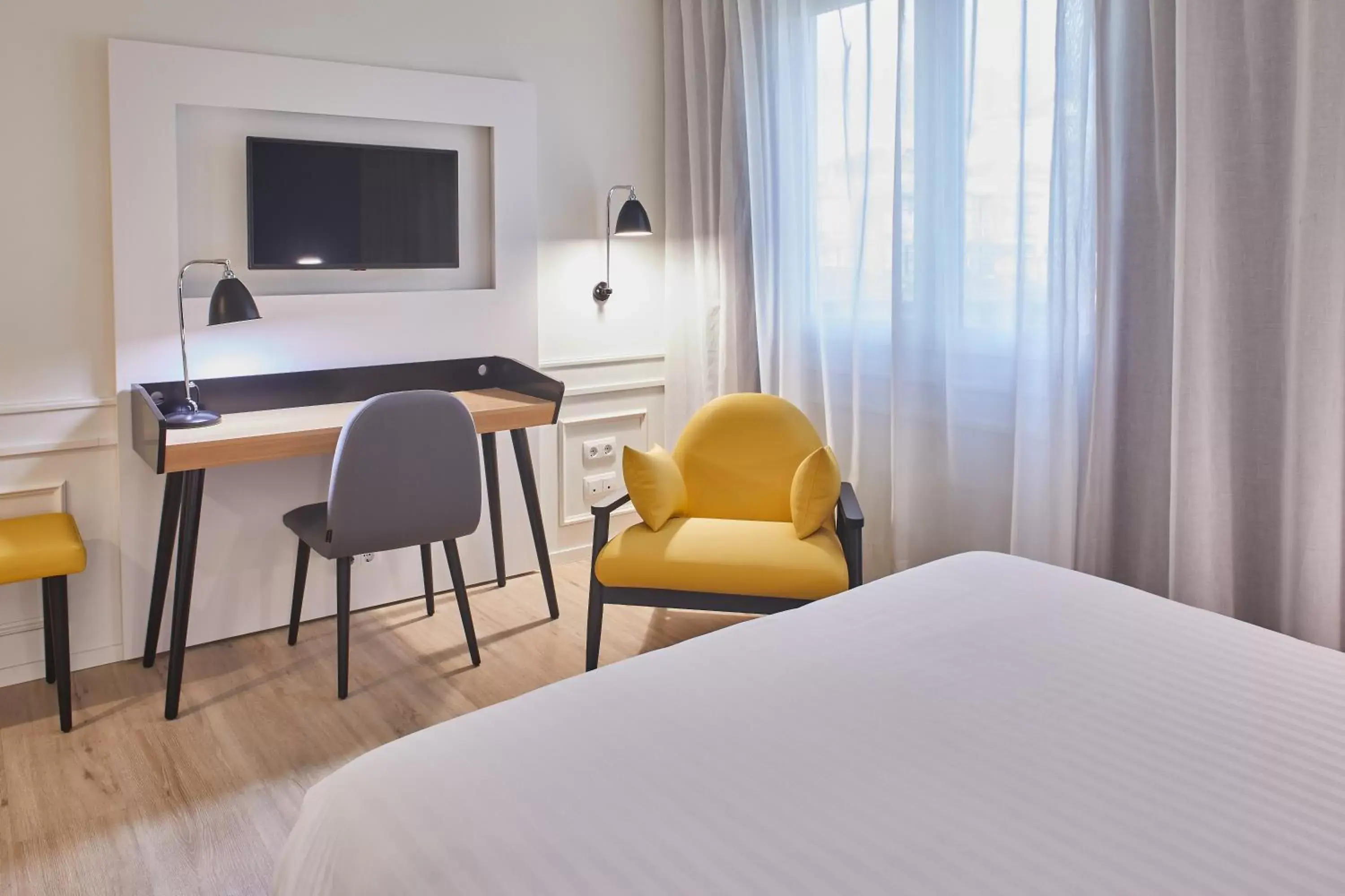 TV and multimedia, Bed in Silken Río Santander TV and multimedia, Bed in Silken Río Santander