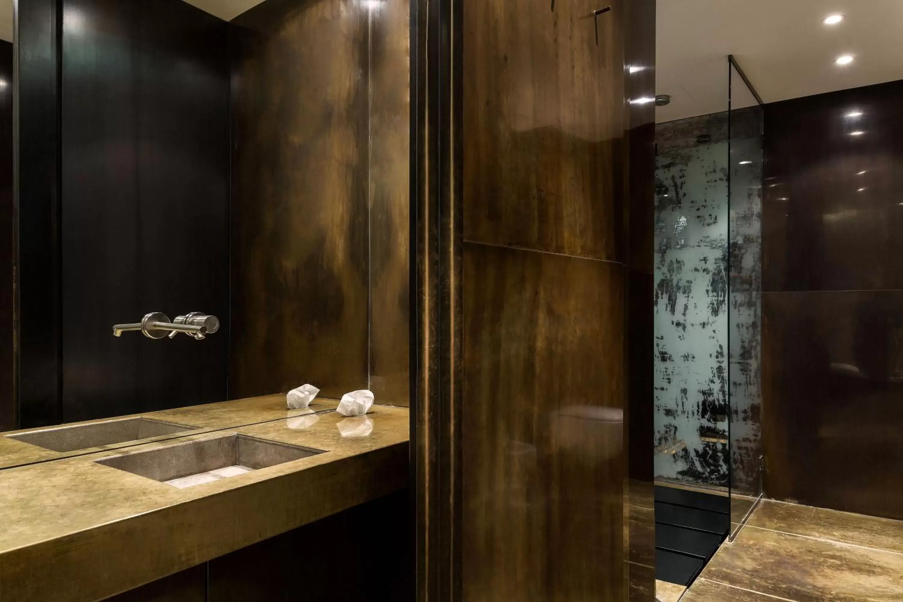 Shower, Bathroom in STRAF, Milan, a Member of Design Hotels