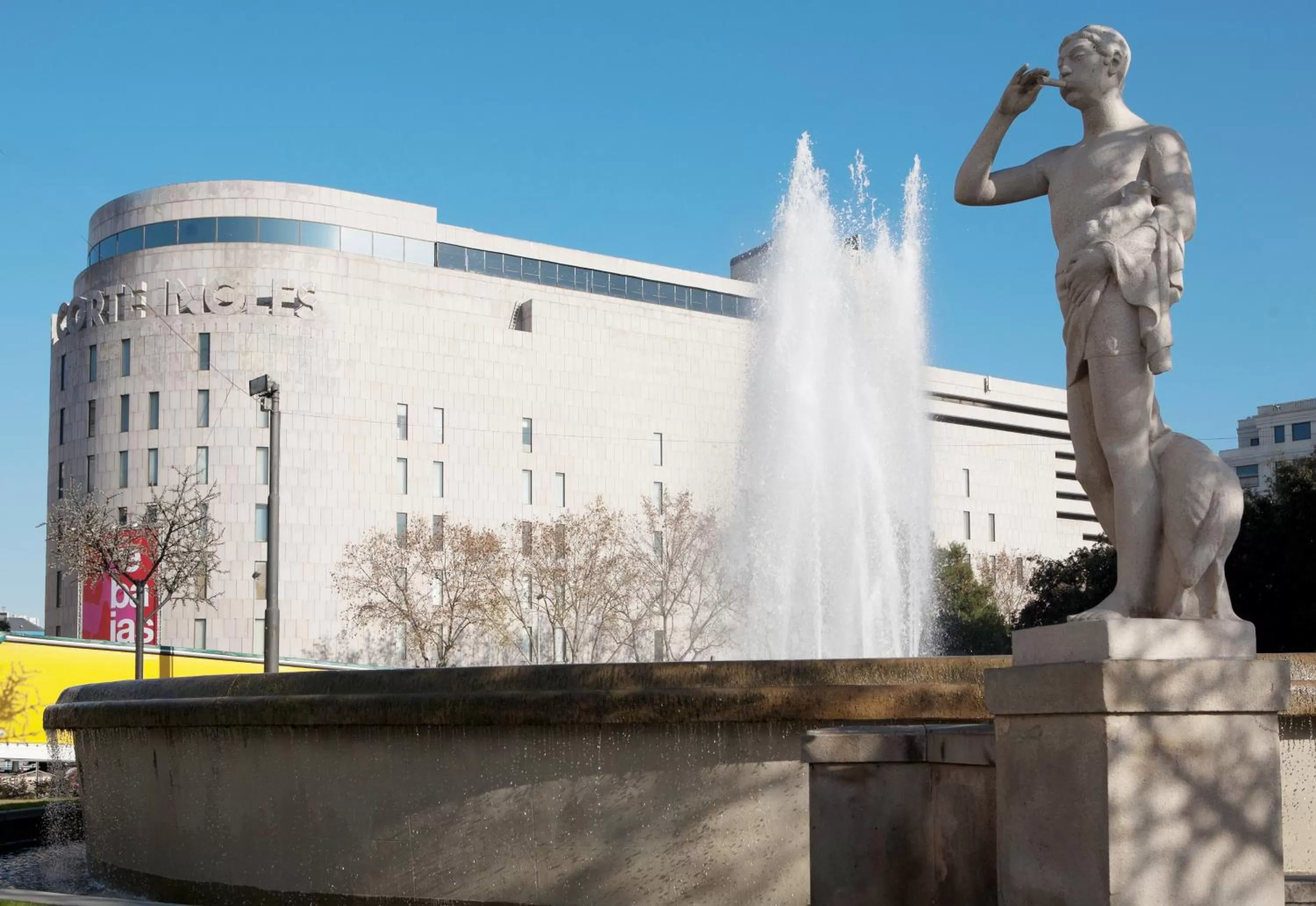 Shopping Area in Onix Liceo