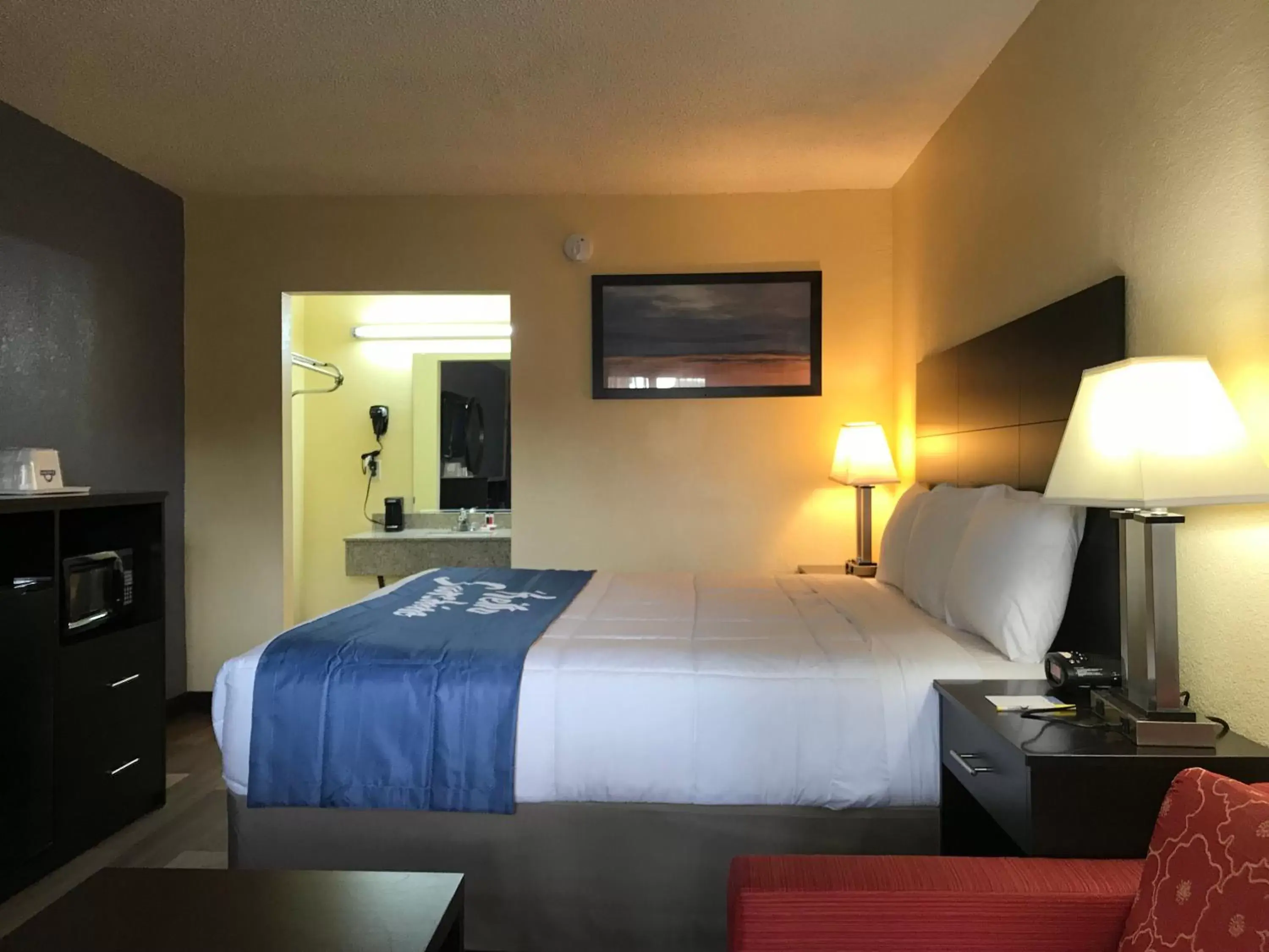 Bed in Days Inn by Wyndham Greensboro Airport