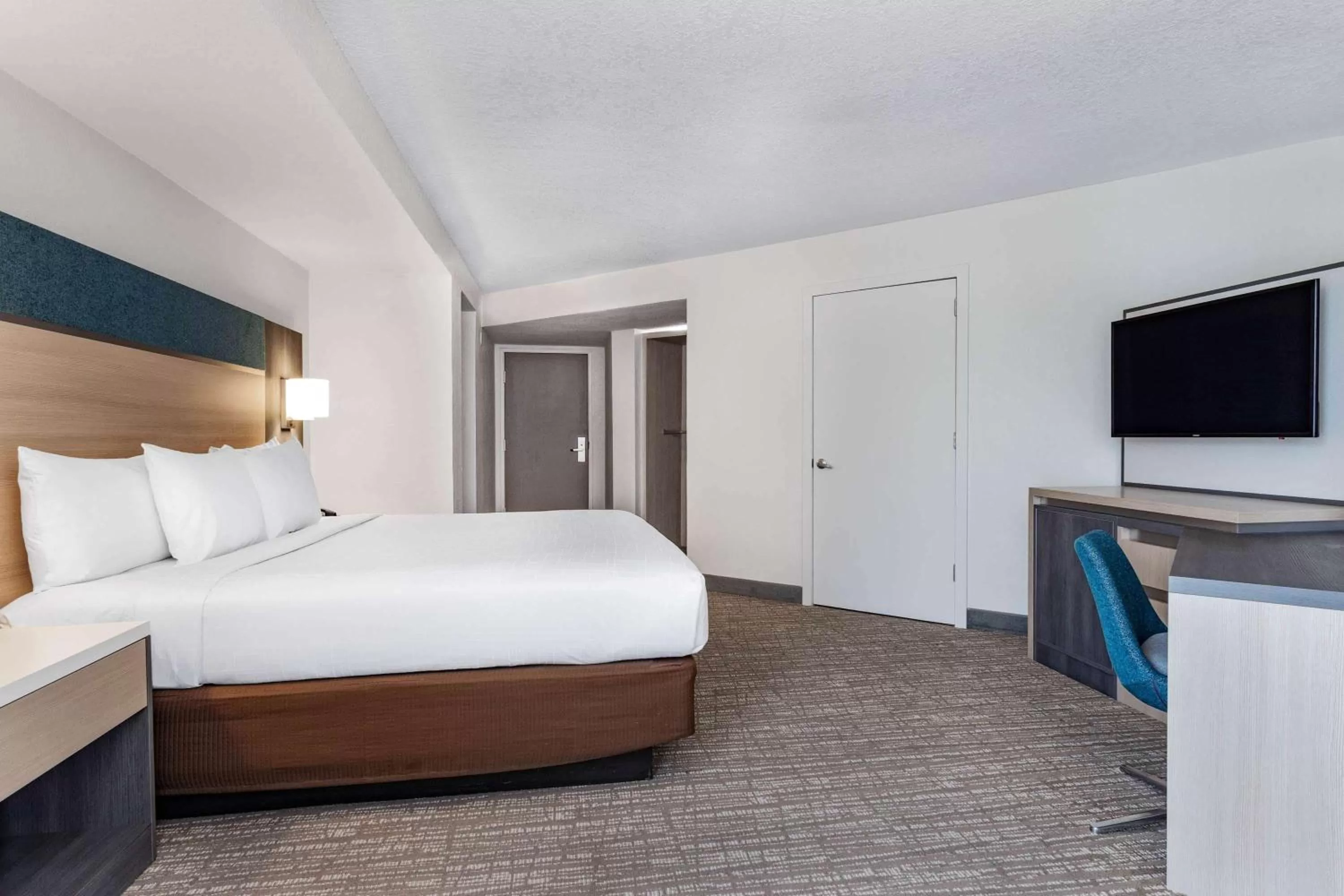 Photo of the whole room, Bed in Wyndham Orlando Resort & Conference Center, Celebration Area