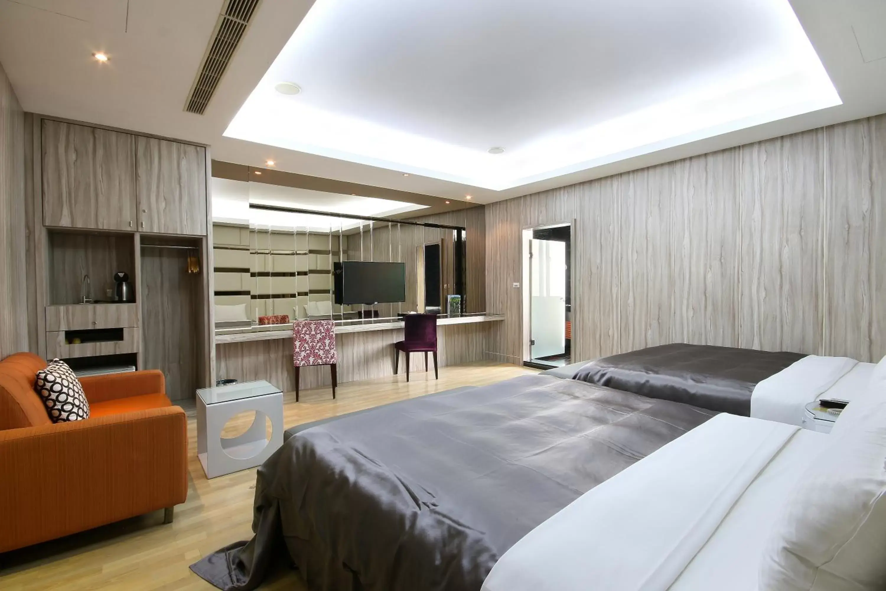 Property building, Bed in Feng Cai Motel