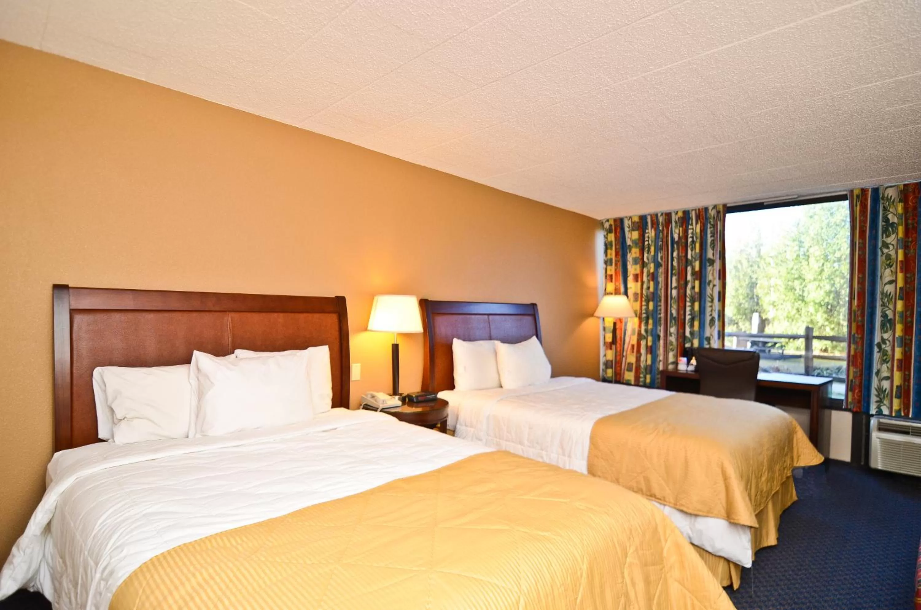 Bed in Pocono Resort & Conference Center - Pocono Mountains