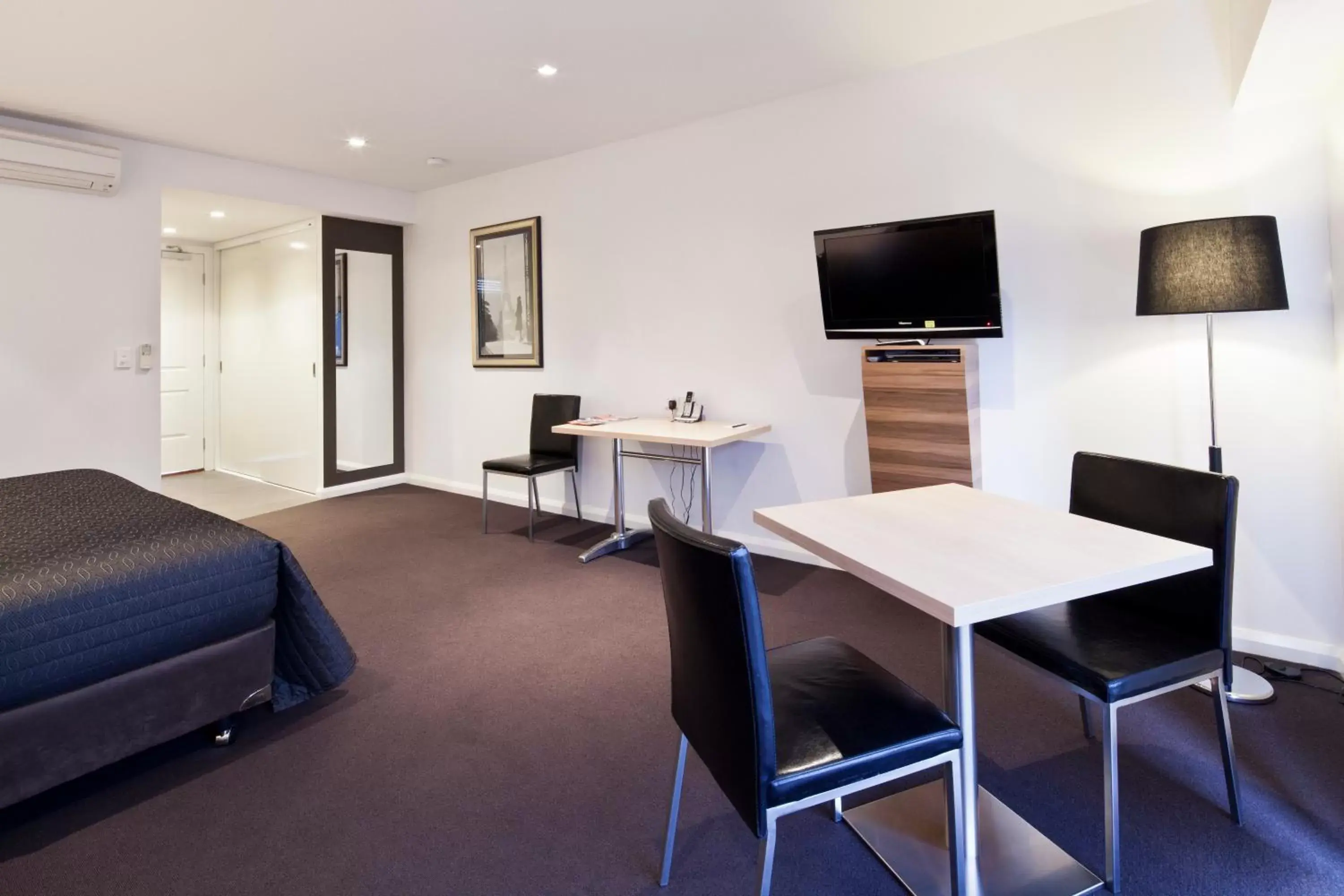 TV and multimedia, TV/Entertainment Center in Best Western Plus Ballarat Suites