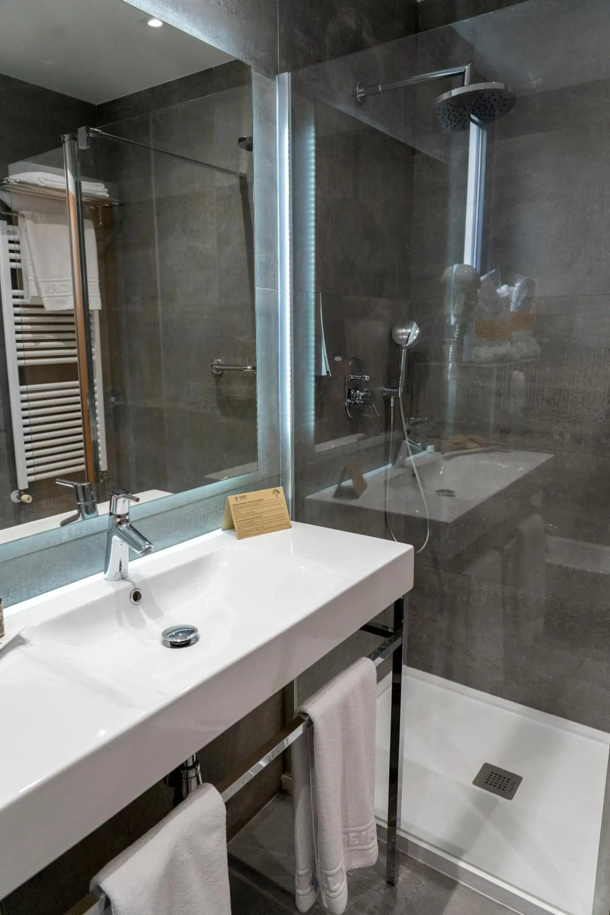 Bathroom in Hotel Madeira Centro