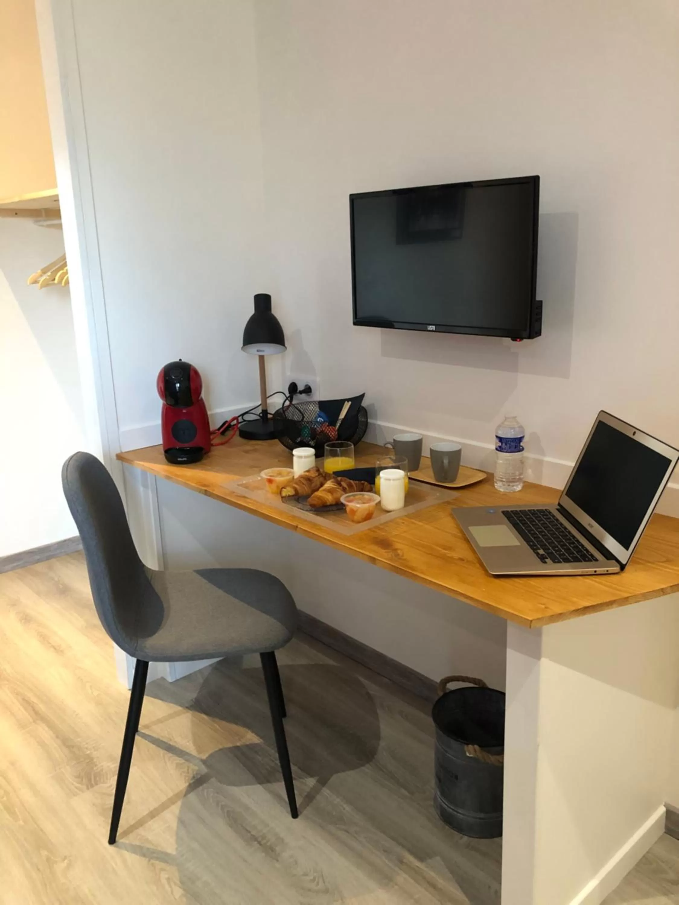 TV/Entertainment Center in Ain’Time