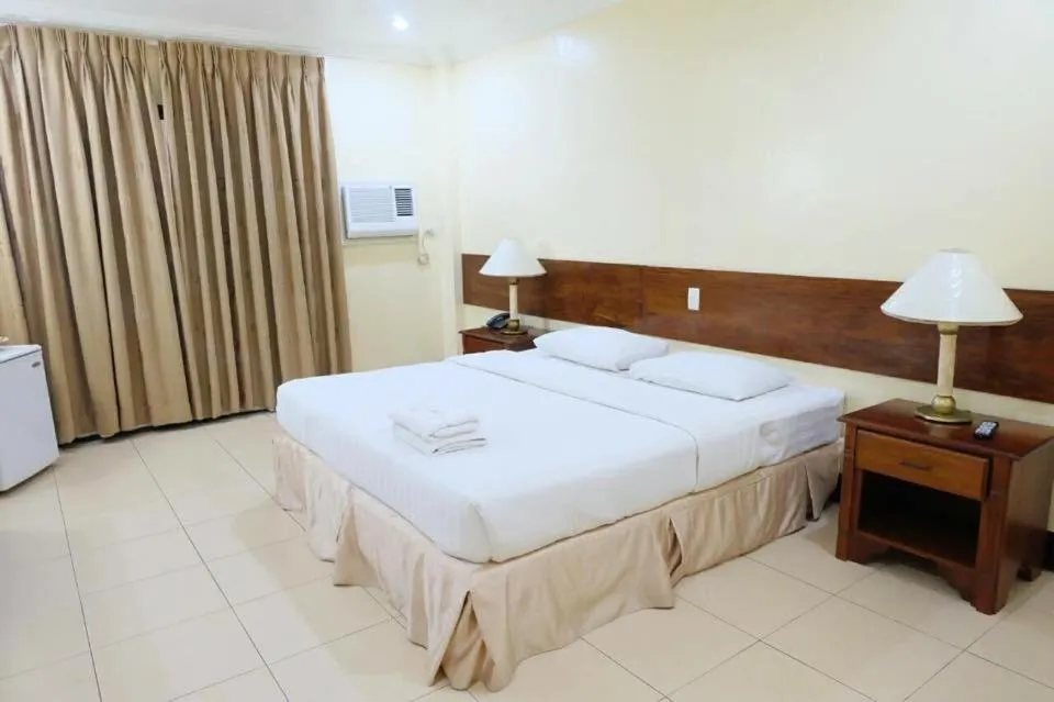 Bed in Dottie's Place Hotel & Restaurant