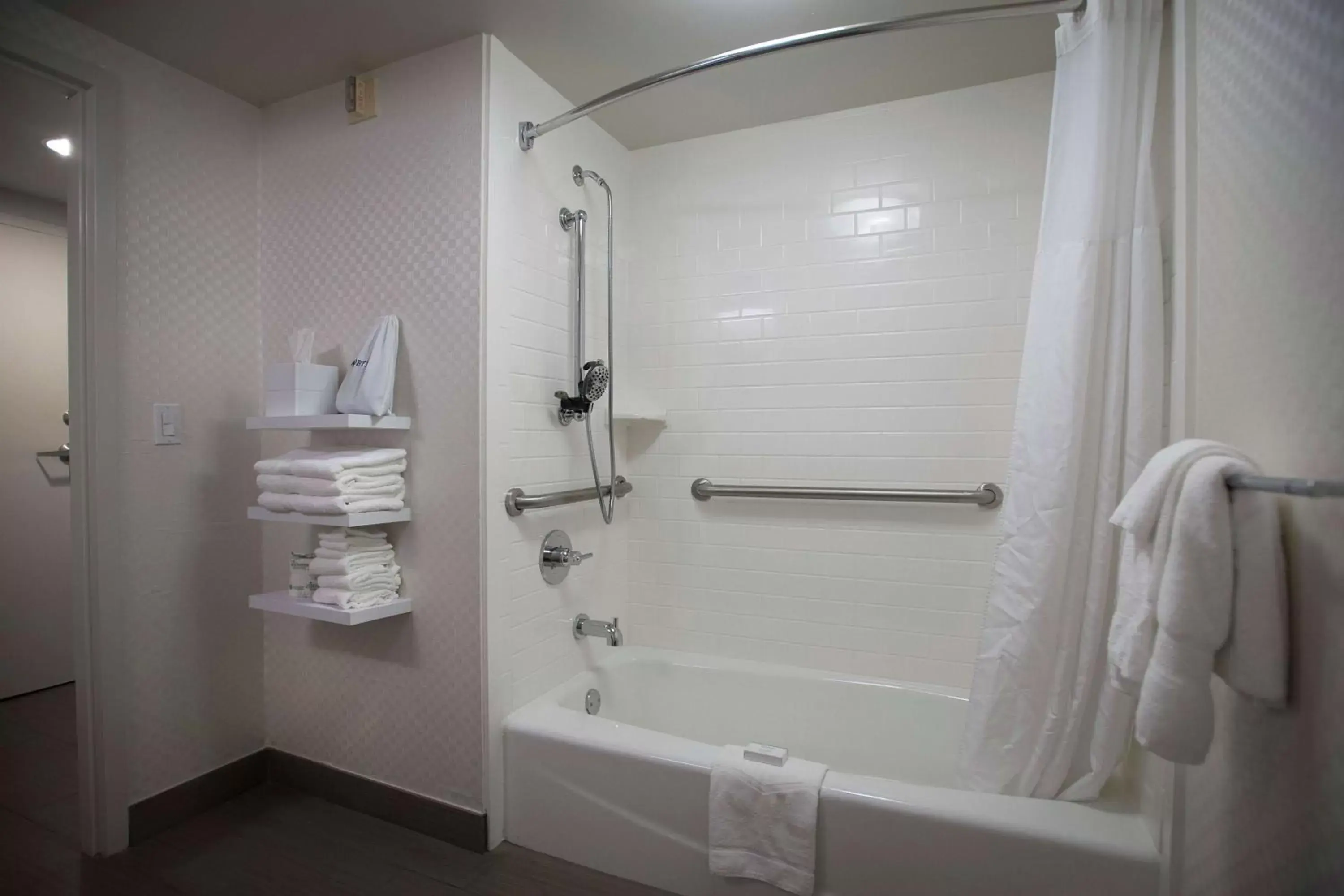 Bathroom in Hampton Inn & Suites New Orleans/Elmwood