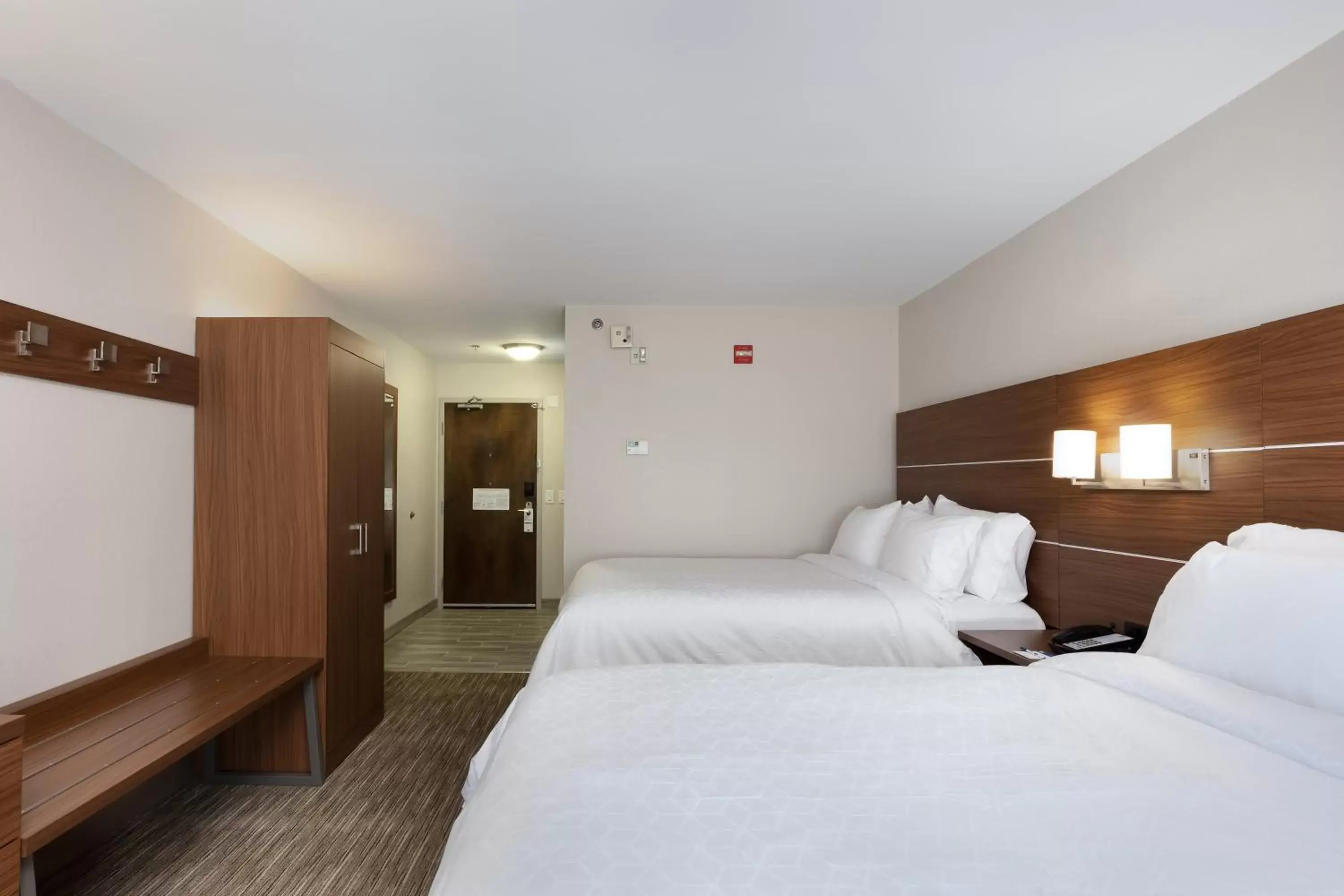 Photo of the whole room, Bed in Holiday Inn Express Alpharetta - Roswell, an IHG Hotel
