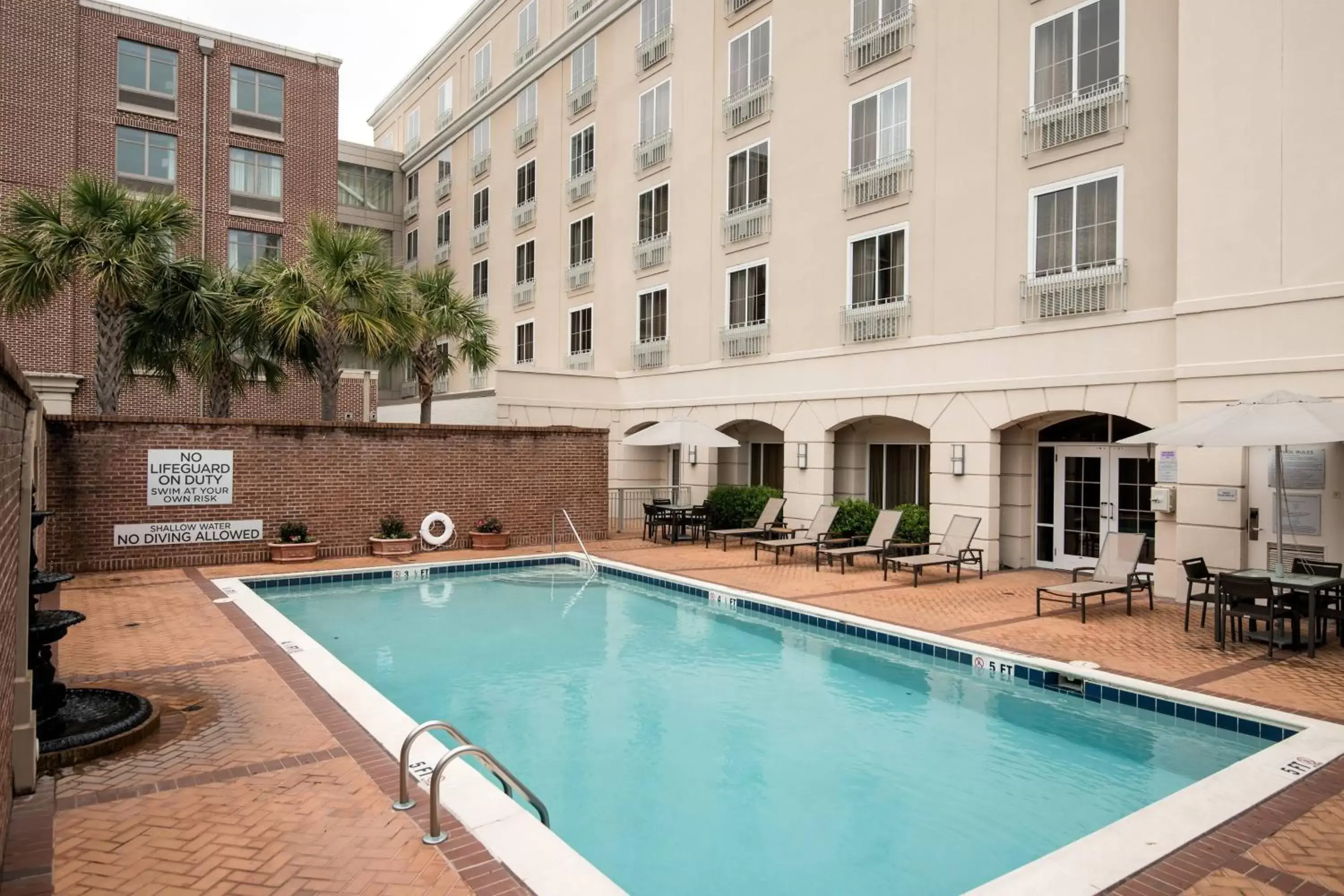 Swimming Pool in Courtyard by Marriott Charleston Historic District
