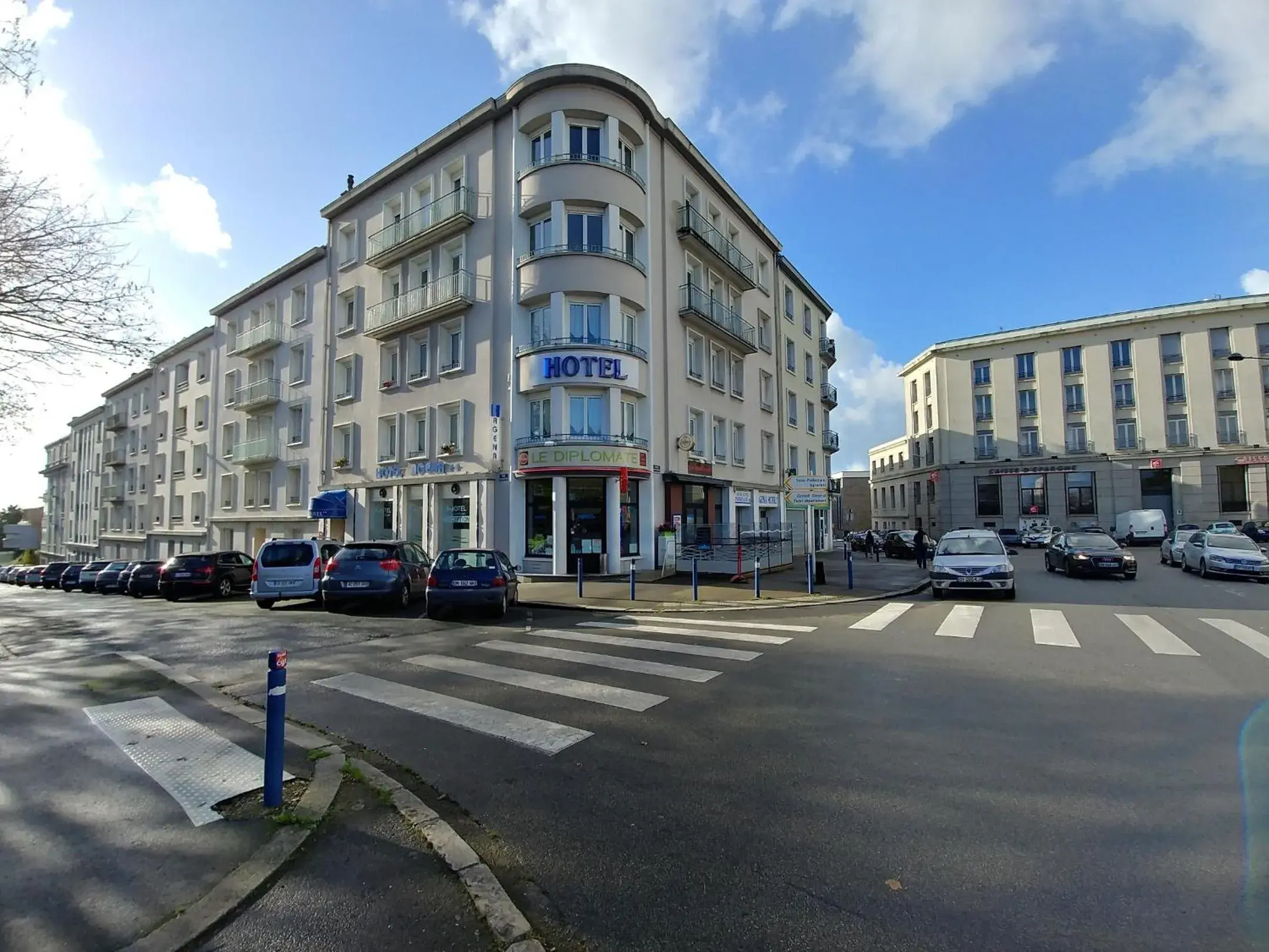 Facade/entrance in Agena