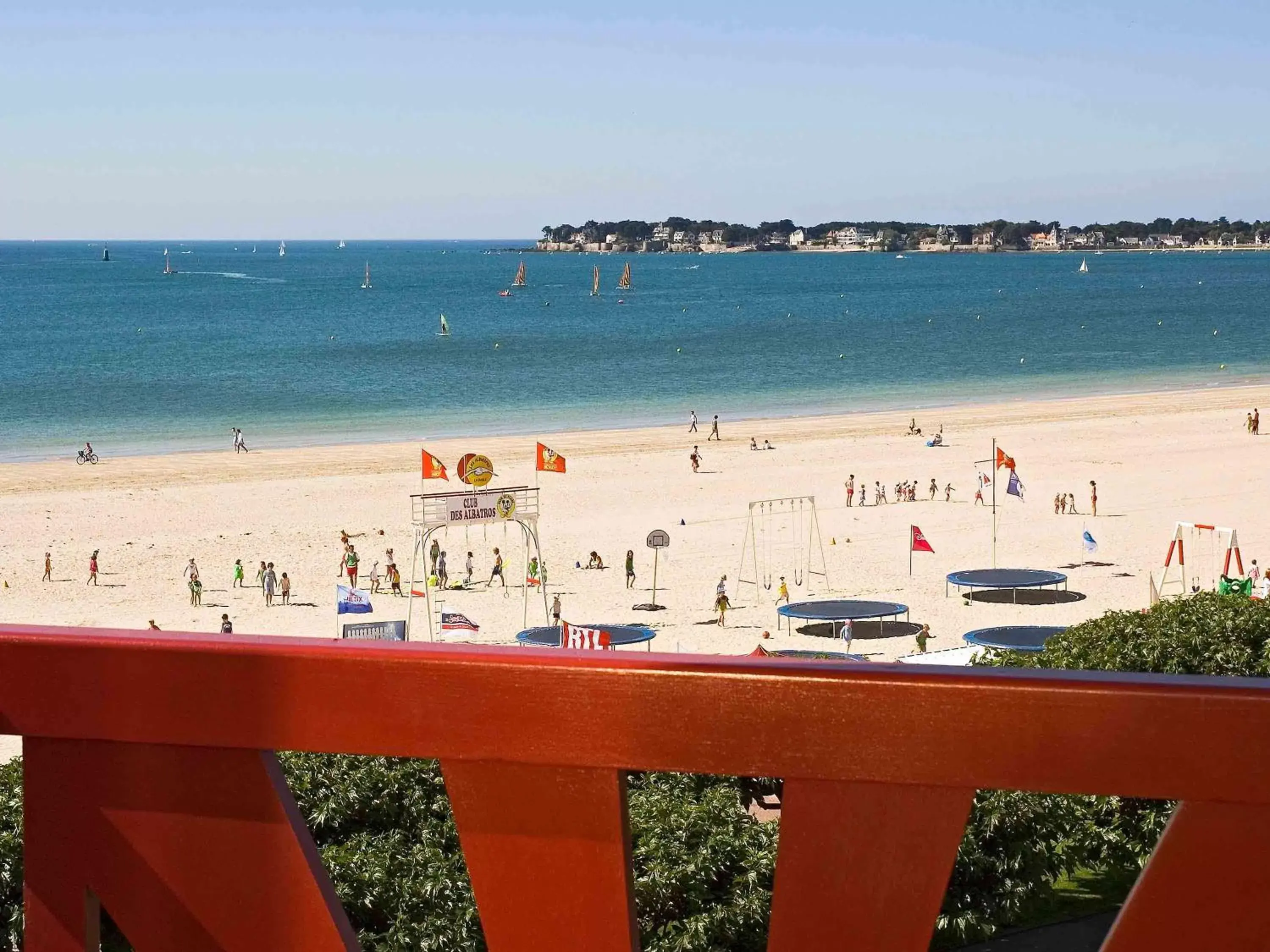 Bedroom, Beach in Hotel Mercure La Baule Majestic